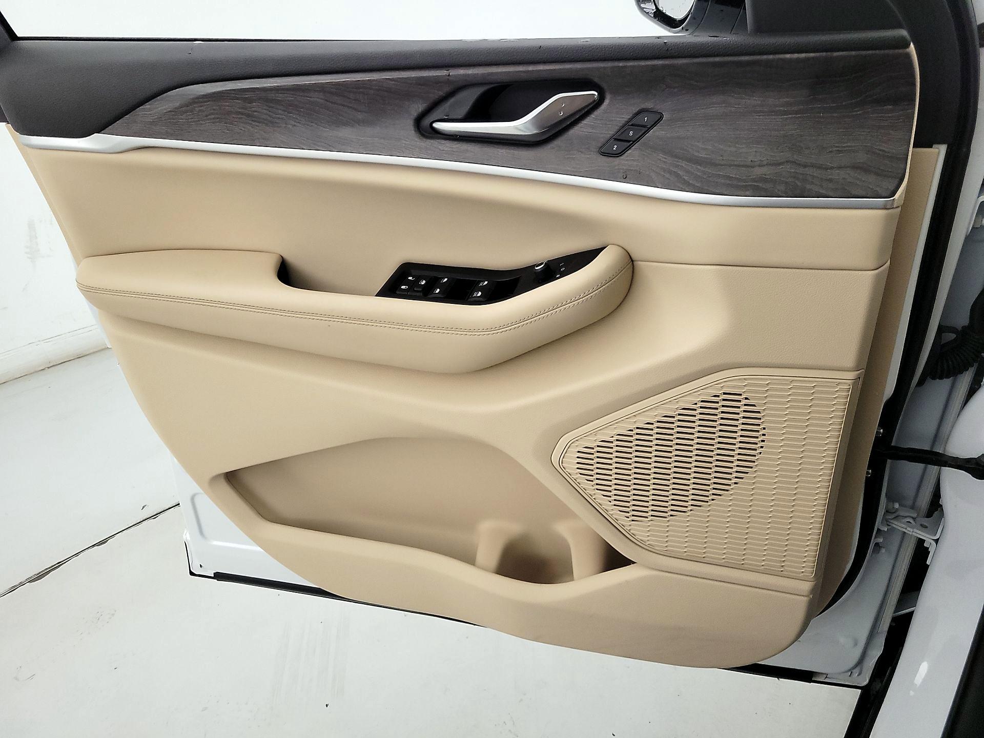 Thumbnail: 2024 Jeep Grand Cherokee - 12