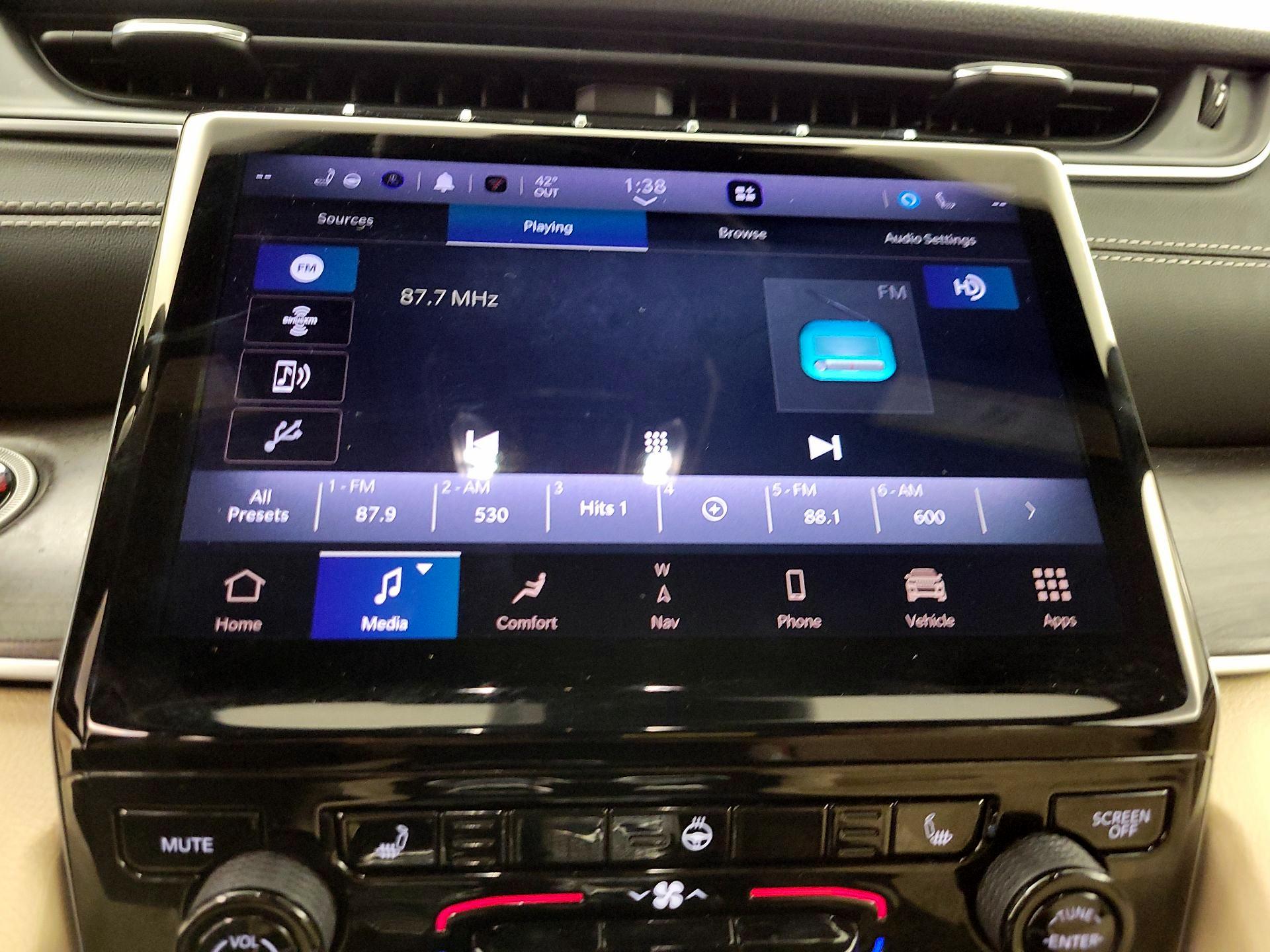 Thumbnail: 2024 Jeep Grand Cherokee - 16