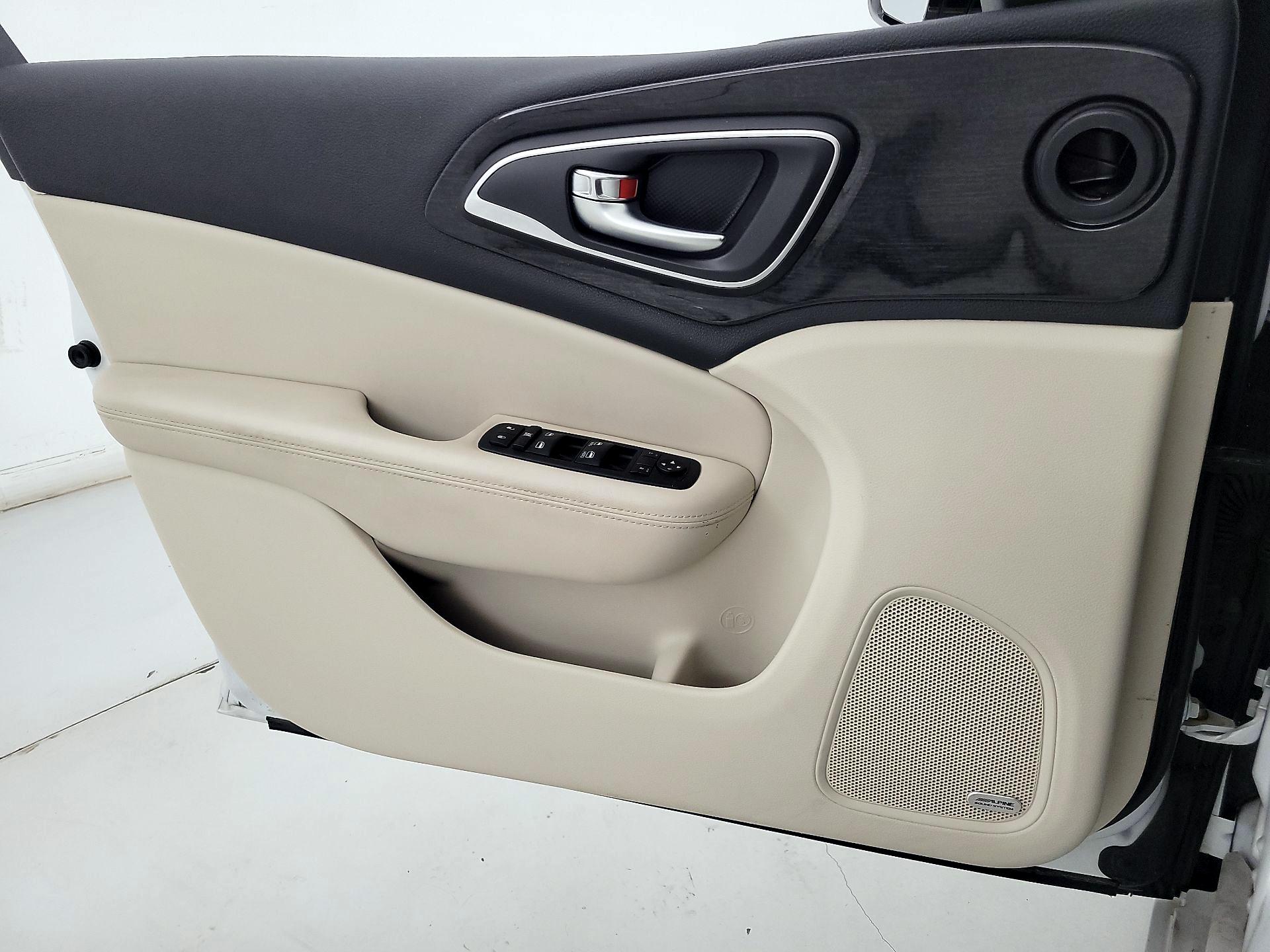 Thumbnail: 2015 Chrysler 200 - 12