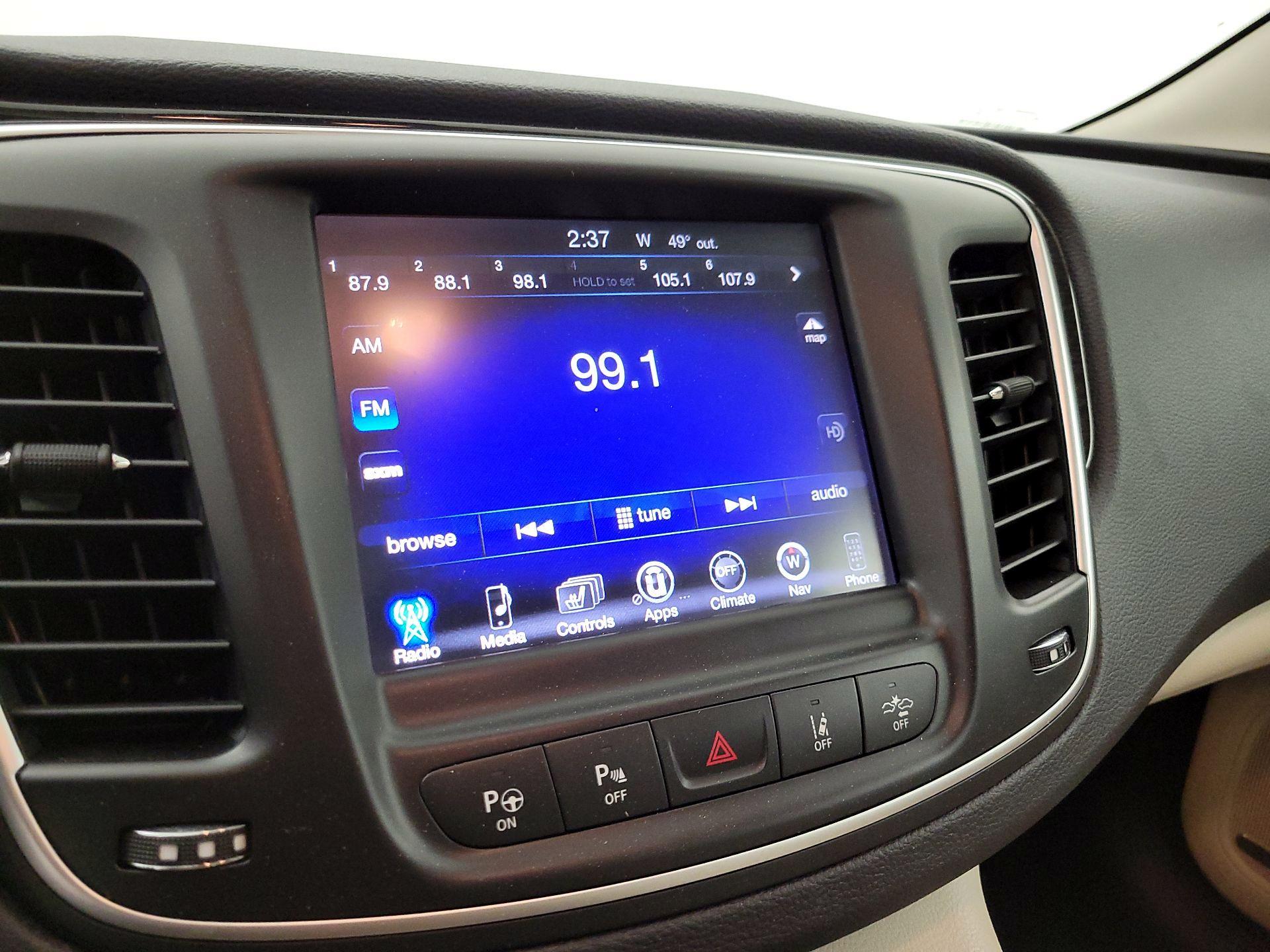 Thumbnail: 2015 Chrysler 200 - 16