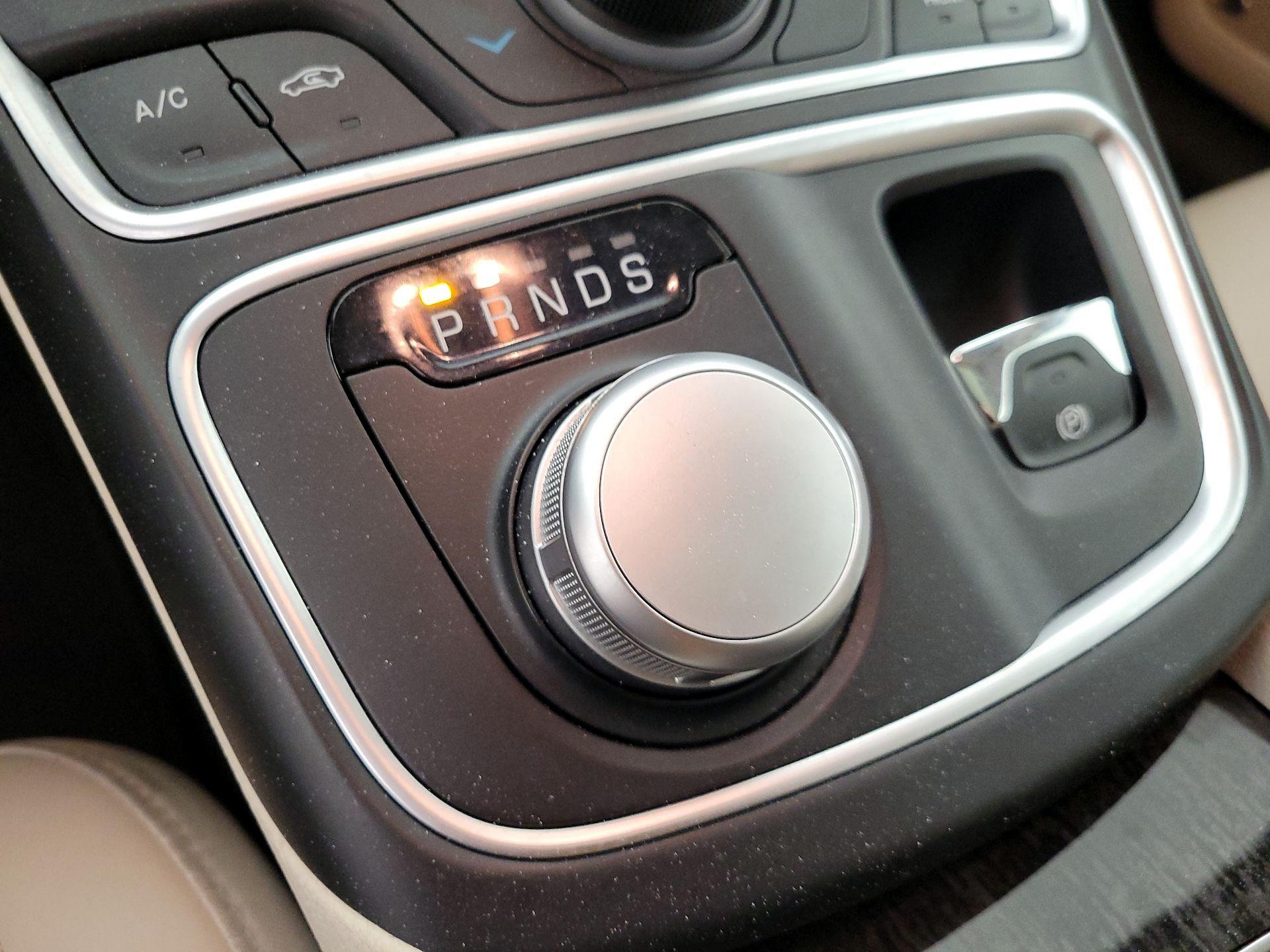 Thumbnail: 2015 Chrysler 200 - 18