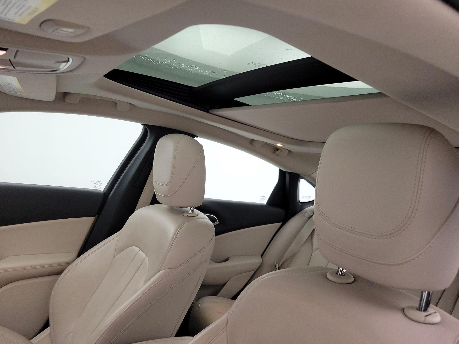 Thumbnail: 2015 Chrysler 200 - 19