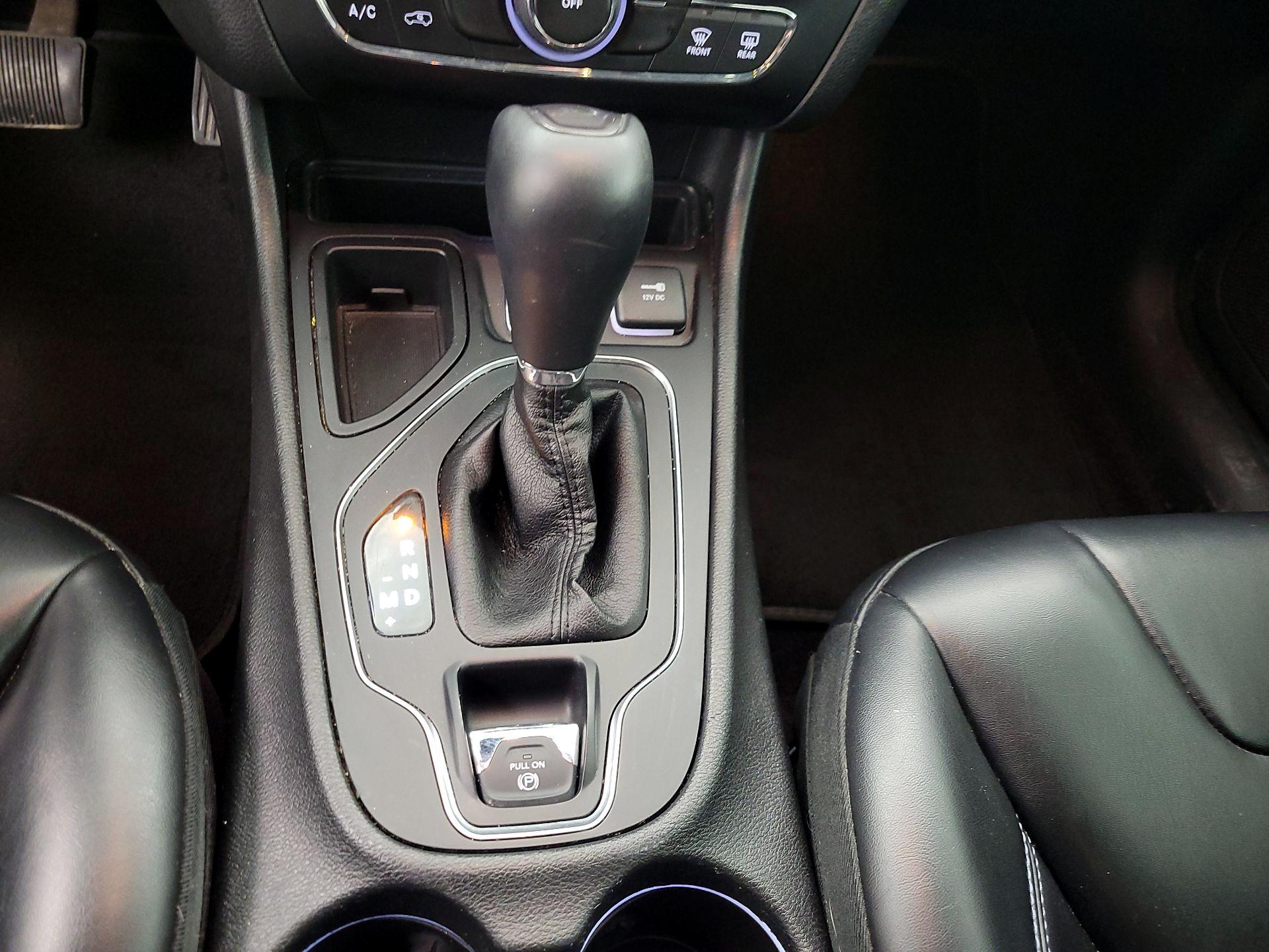 Thumbnail: 2019 Jeep Cherokee - 17