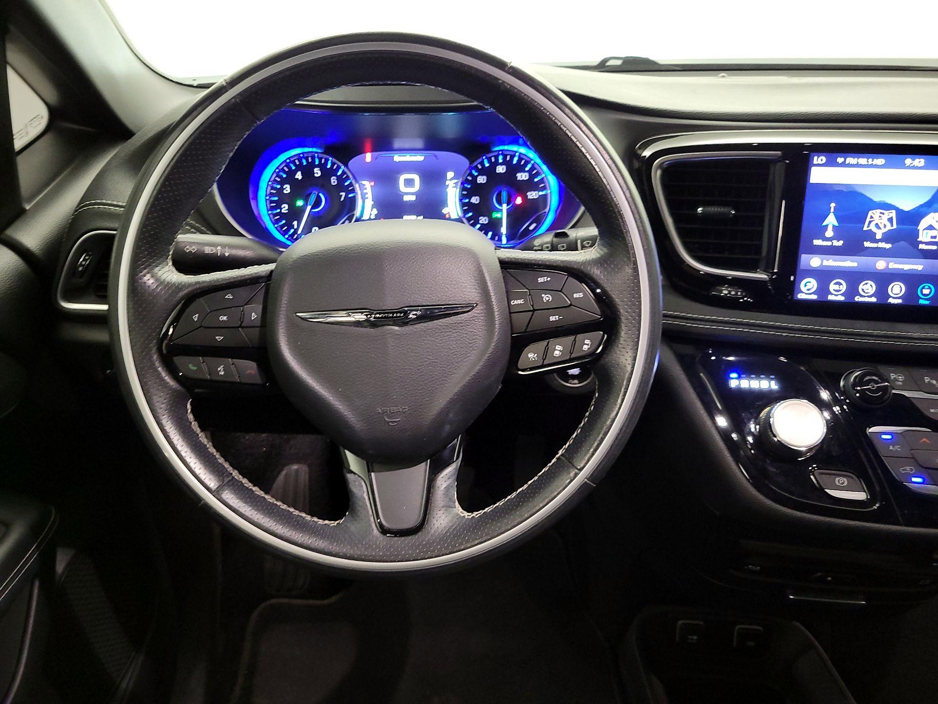 Thumbnail: 2020 Chrysler Pacifica - 10