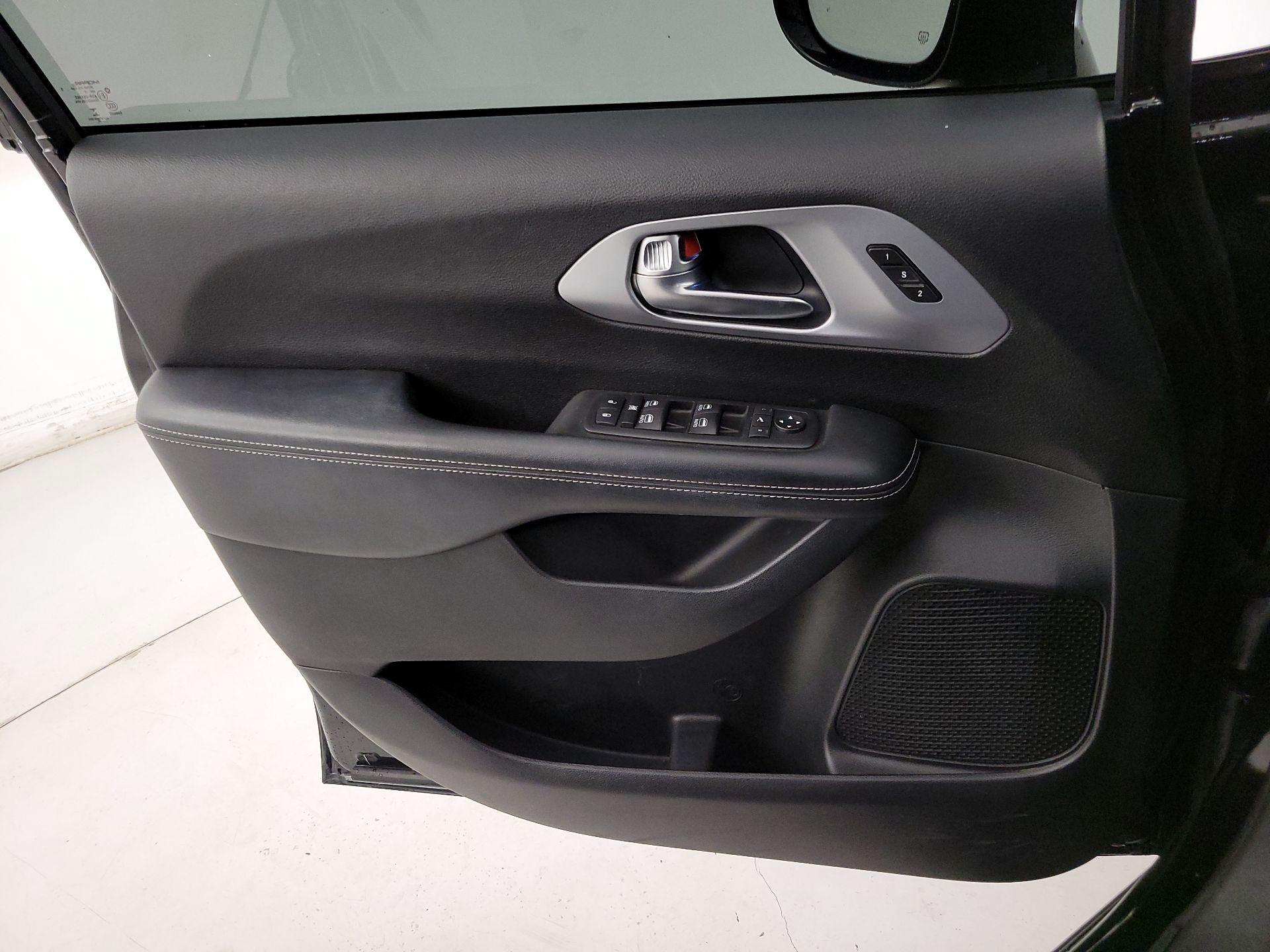 Thumbnail: 2020 Chrysler Pacifica - 12