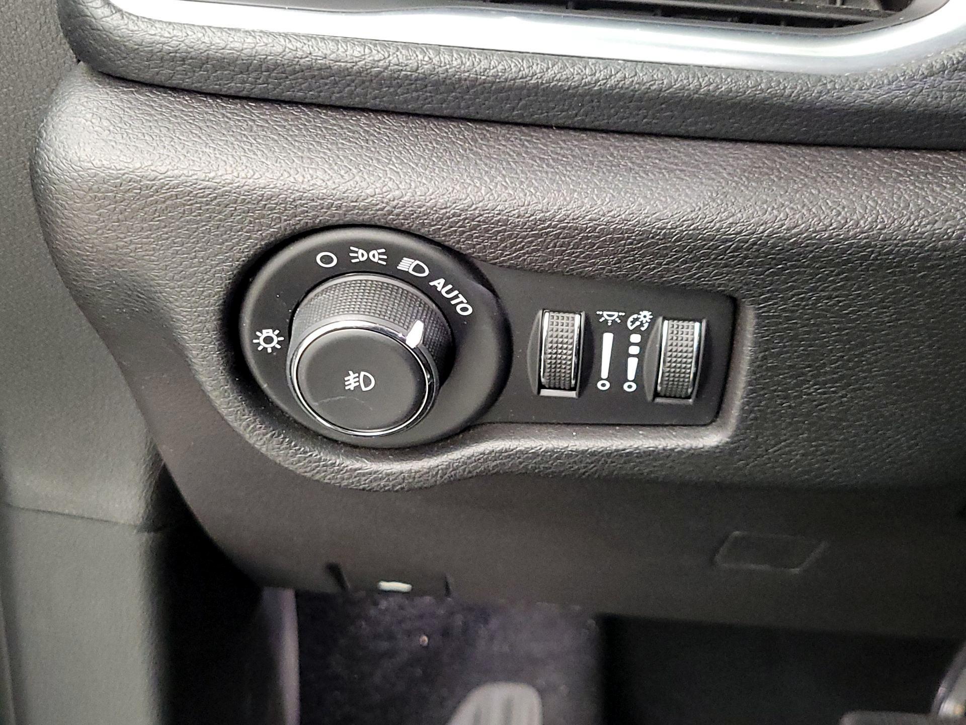 Thumbnail: 2020 Chrysler Pacifica - 13