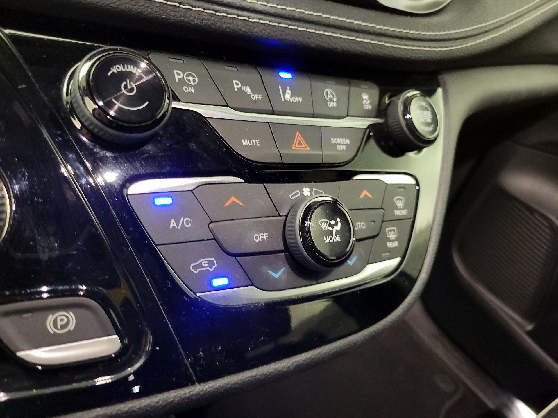 Thumbnail: 2020 Chrysler Pacifica - 16