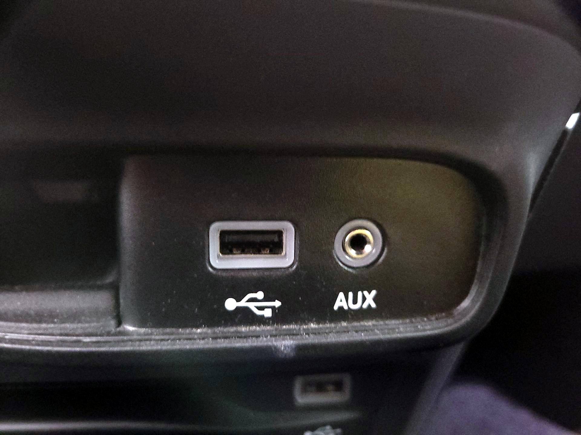 Thumbnail: 2020 Chrysler Pacifica - 18