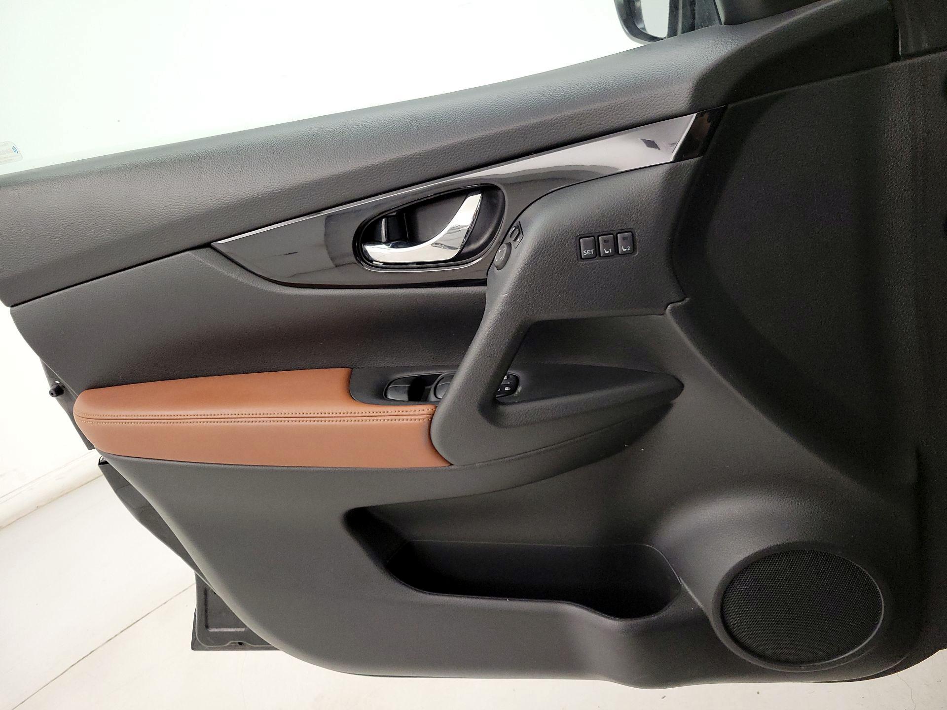 Thumbnail: 2017 Nissan Rogue - 12