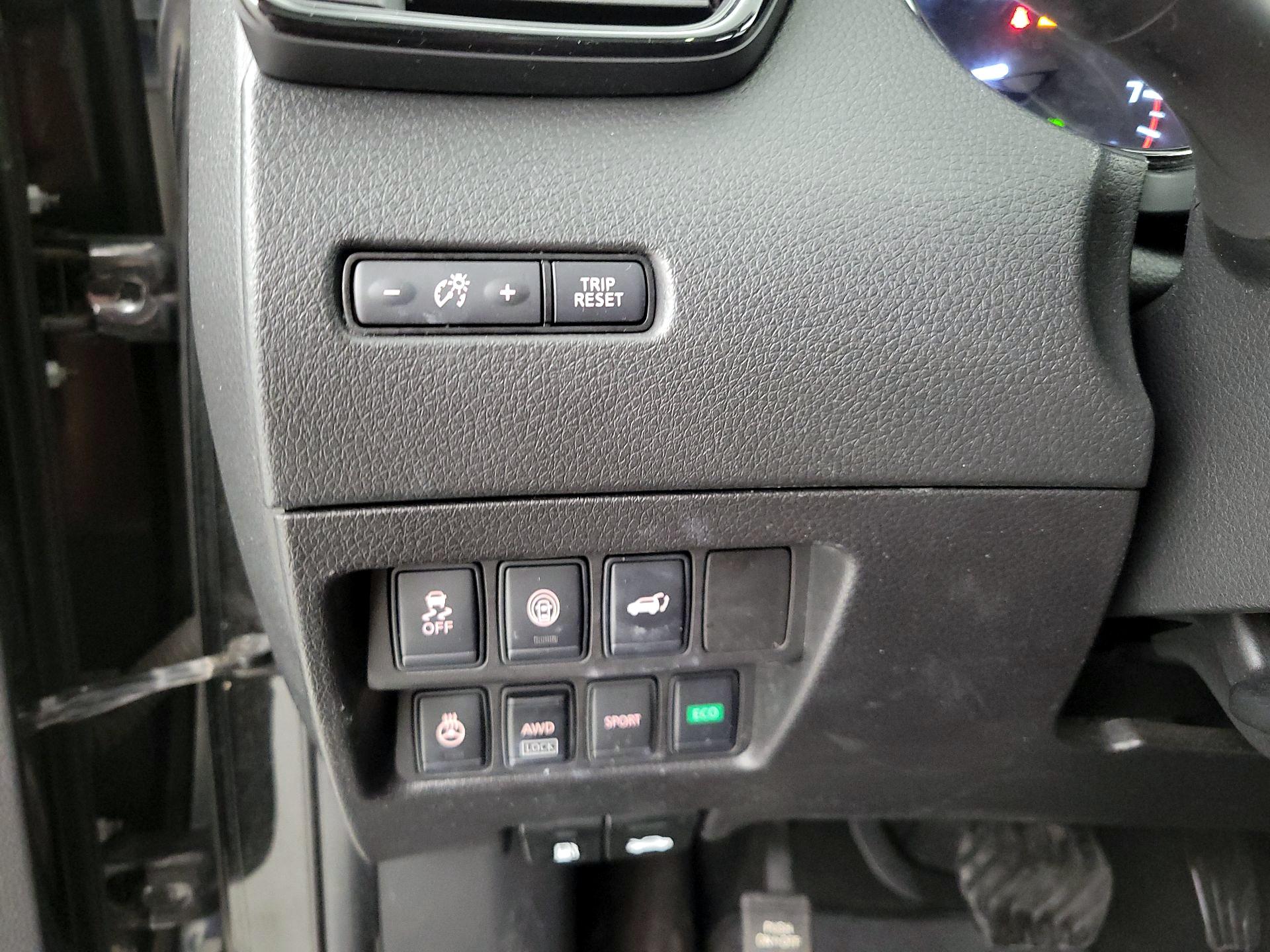 Thumbnail: 2017 Nissan Rogue - 13