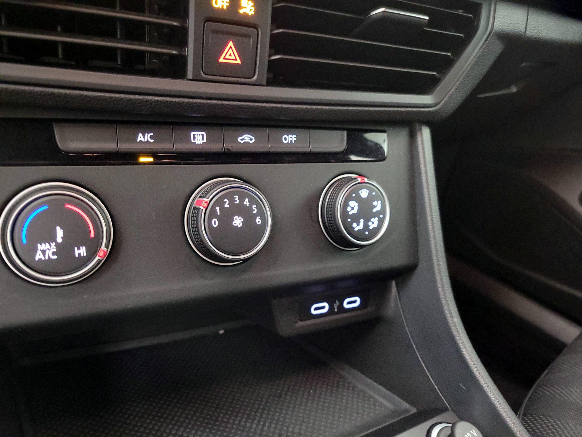 Thumbnail: 2023 Volkswagen Jetta - 16