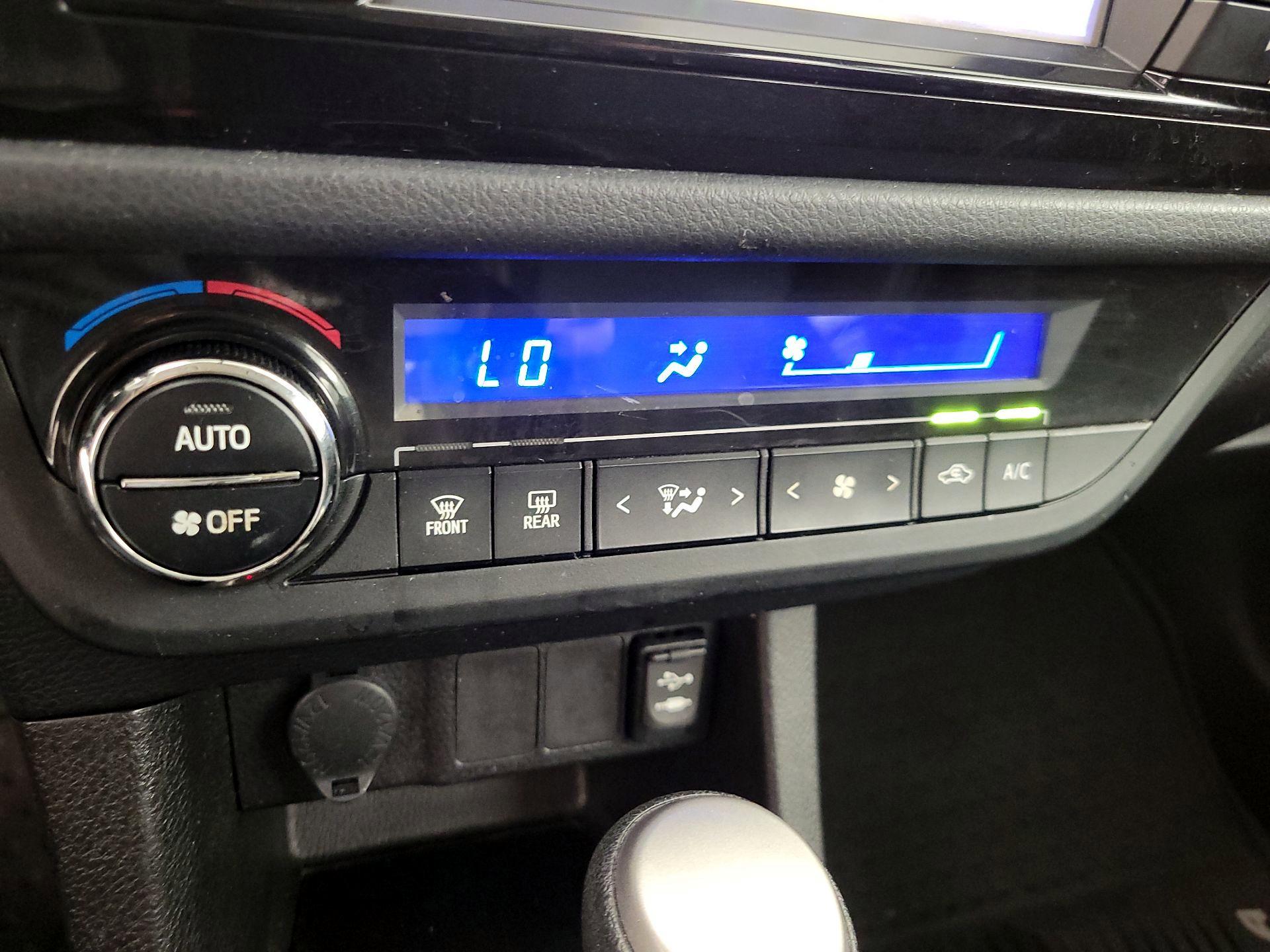 Thumbnail: 2014 Toyota Corolla - 16