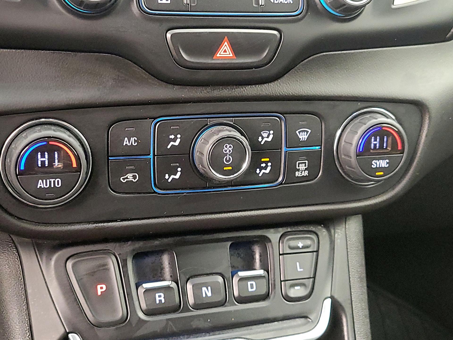 Thumbnail: 2020 GMC Terrain - 17