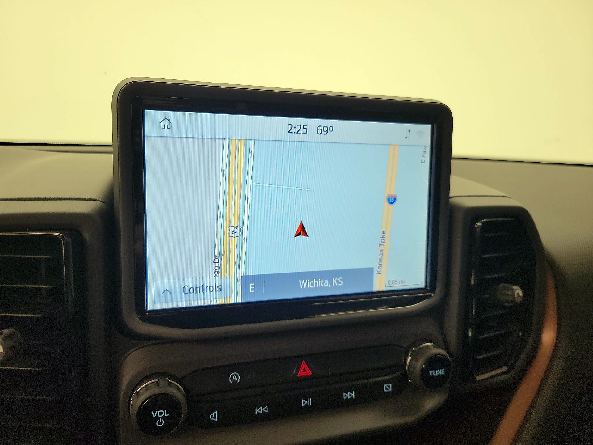 Thumbnail: 2022 Ford Bronco Sport - 14