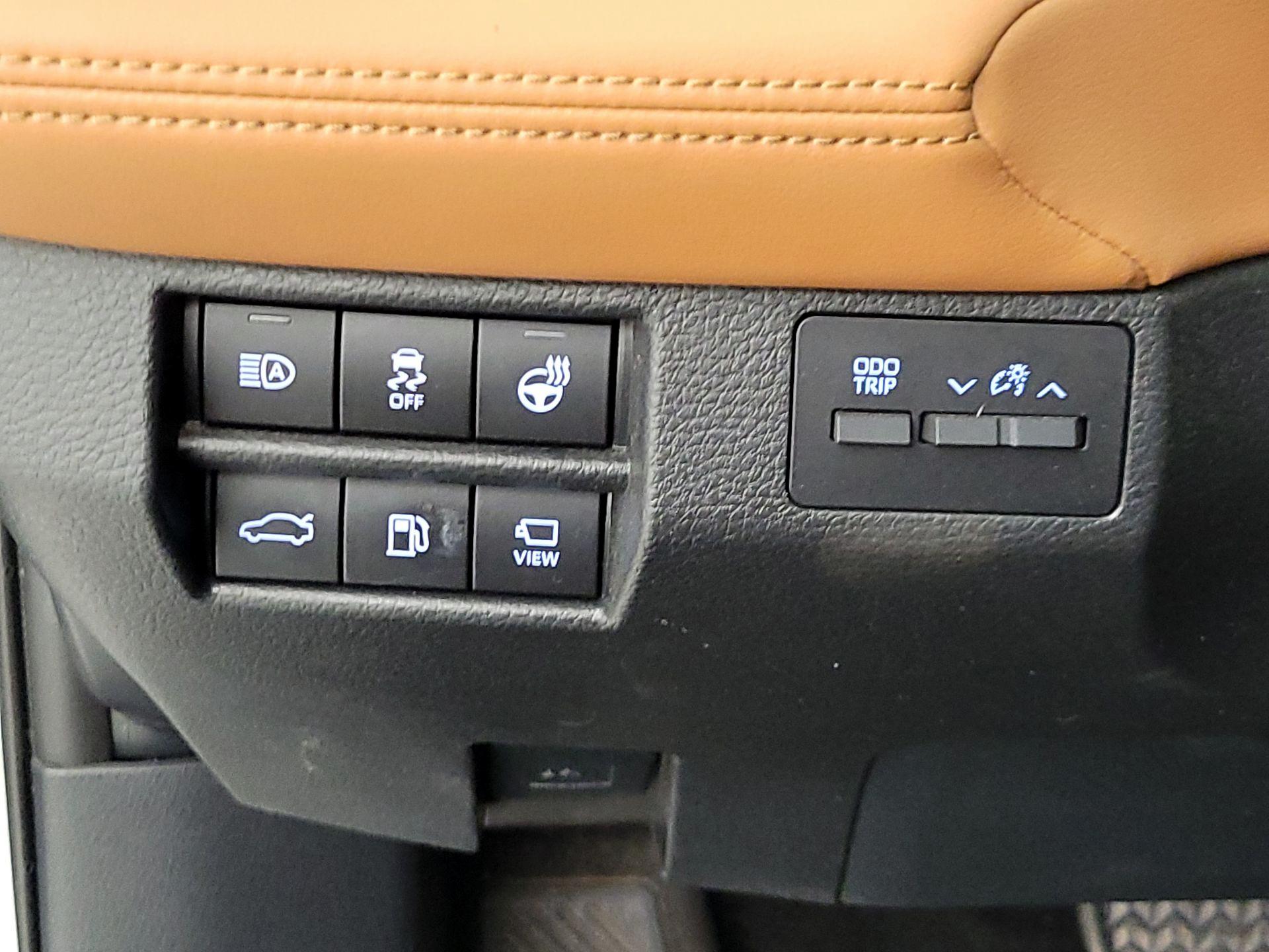 Thumbnail: 2020 Toyota Avalon - 13