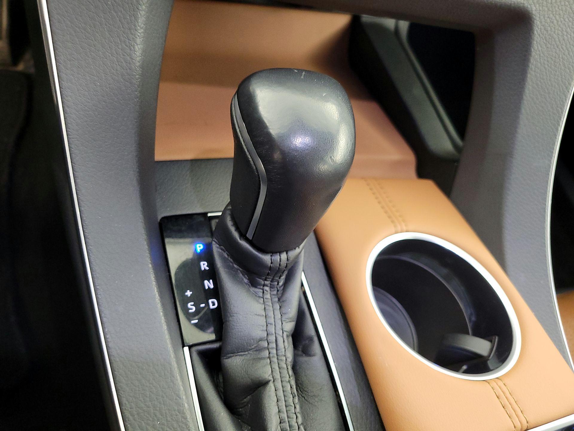 Thumbnail: 2020 Toyota Avalon - 18