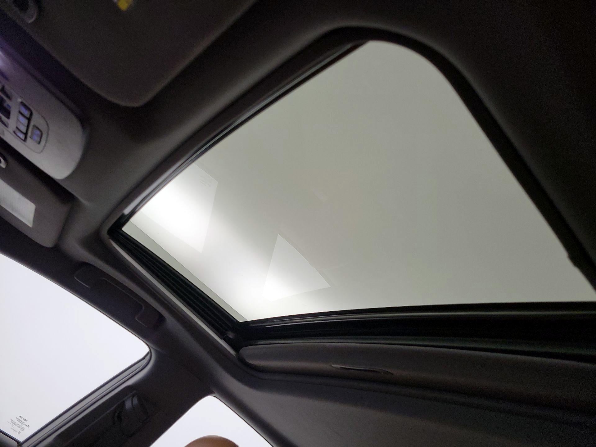 Thumbnail: 2020 Toyota Avalon - 20