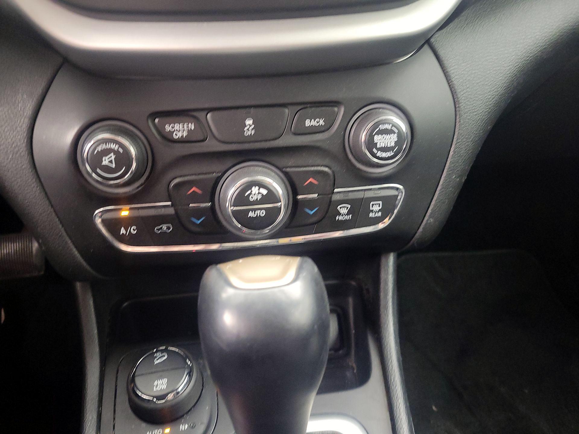 Thumbnail: 2014 Jeep Cherokee - 17