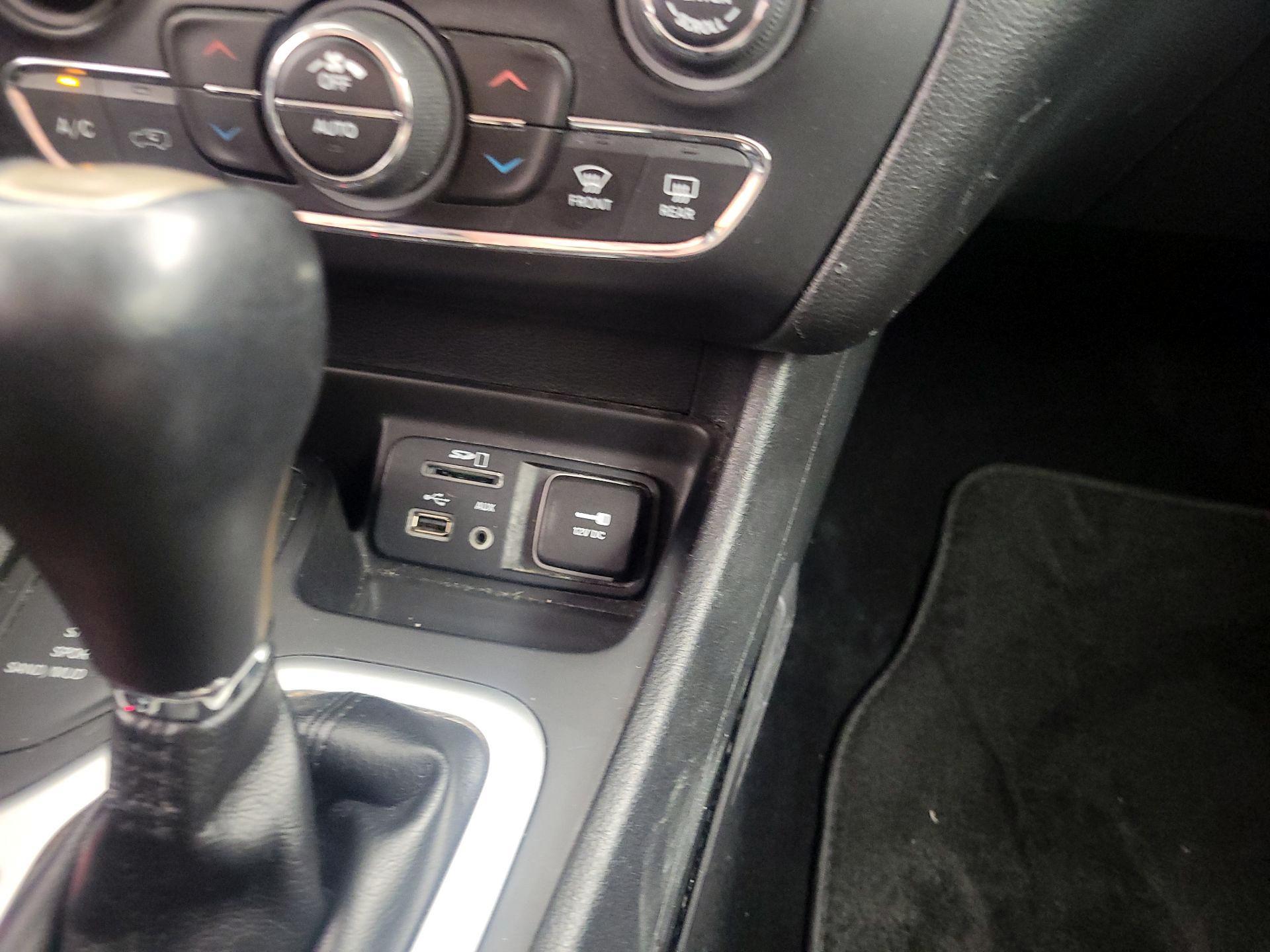 Thumbnail: 2014 Jeep Cherokee - 19