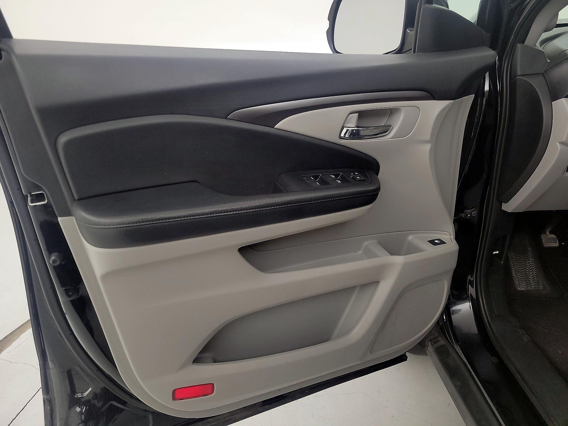 Thumbnail: 2019 Honda Pilot - 12