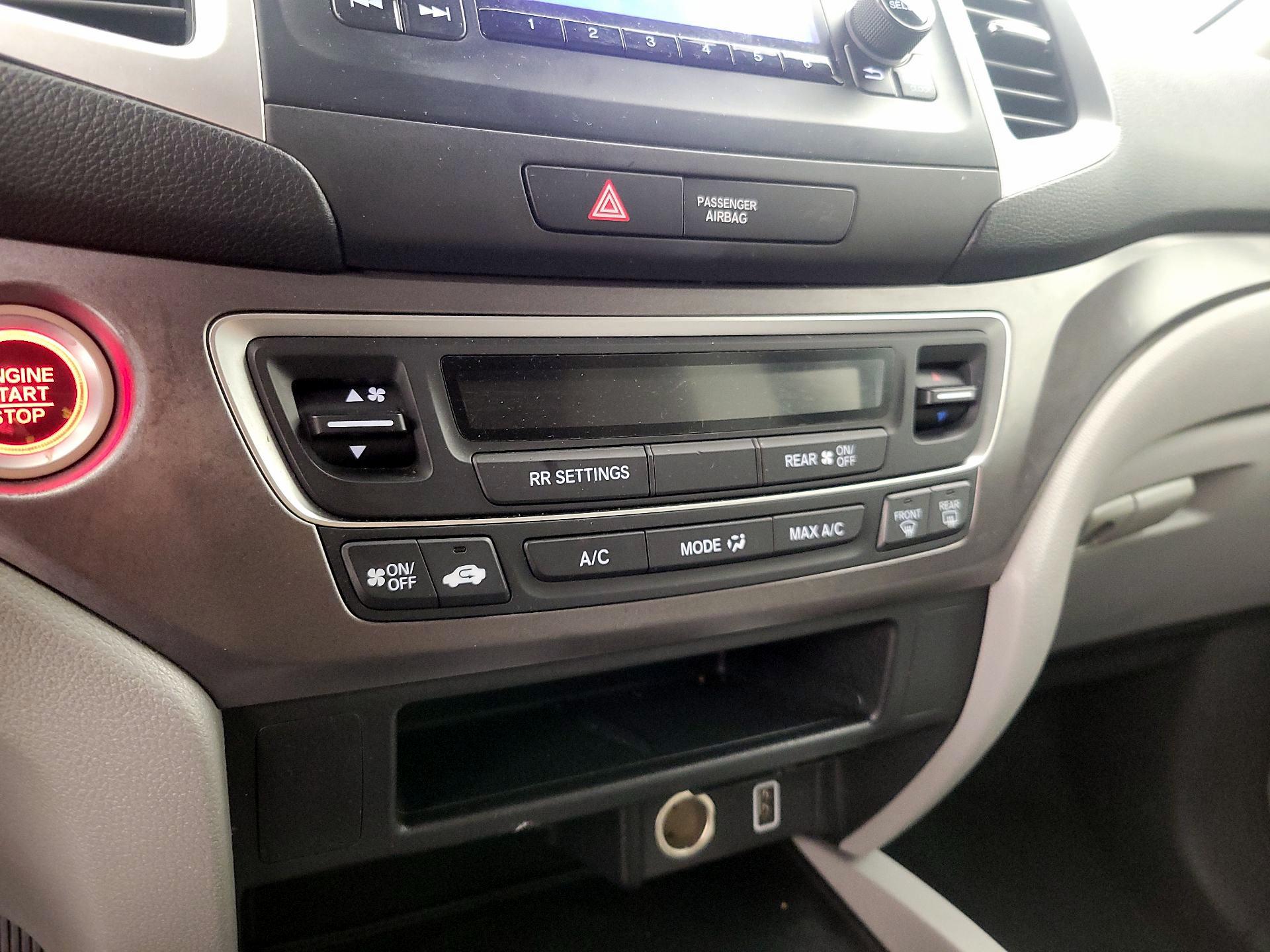 Thumbnail: 2019 Honda Pilot - 16