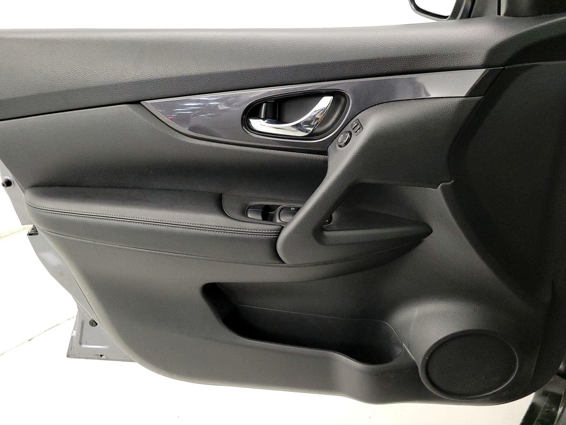 Thumbnail: 2018 Nissan Rogue - 12