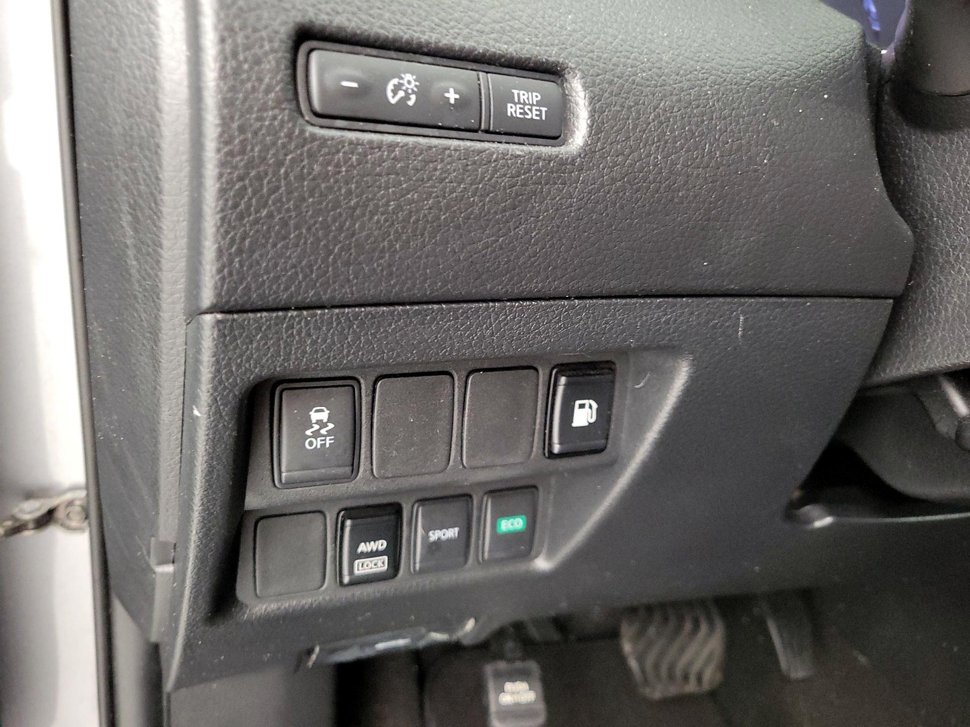 Thumbnail: 2018 Nissan Rogue - 13