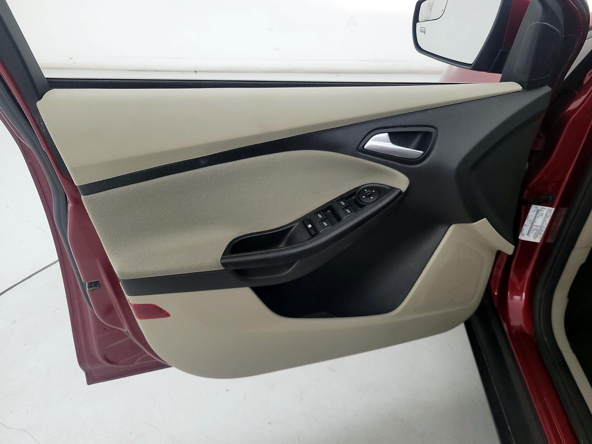 Thumbnail: 2014 Ford Focus - 12