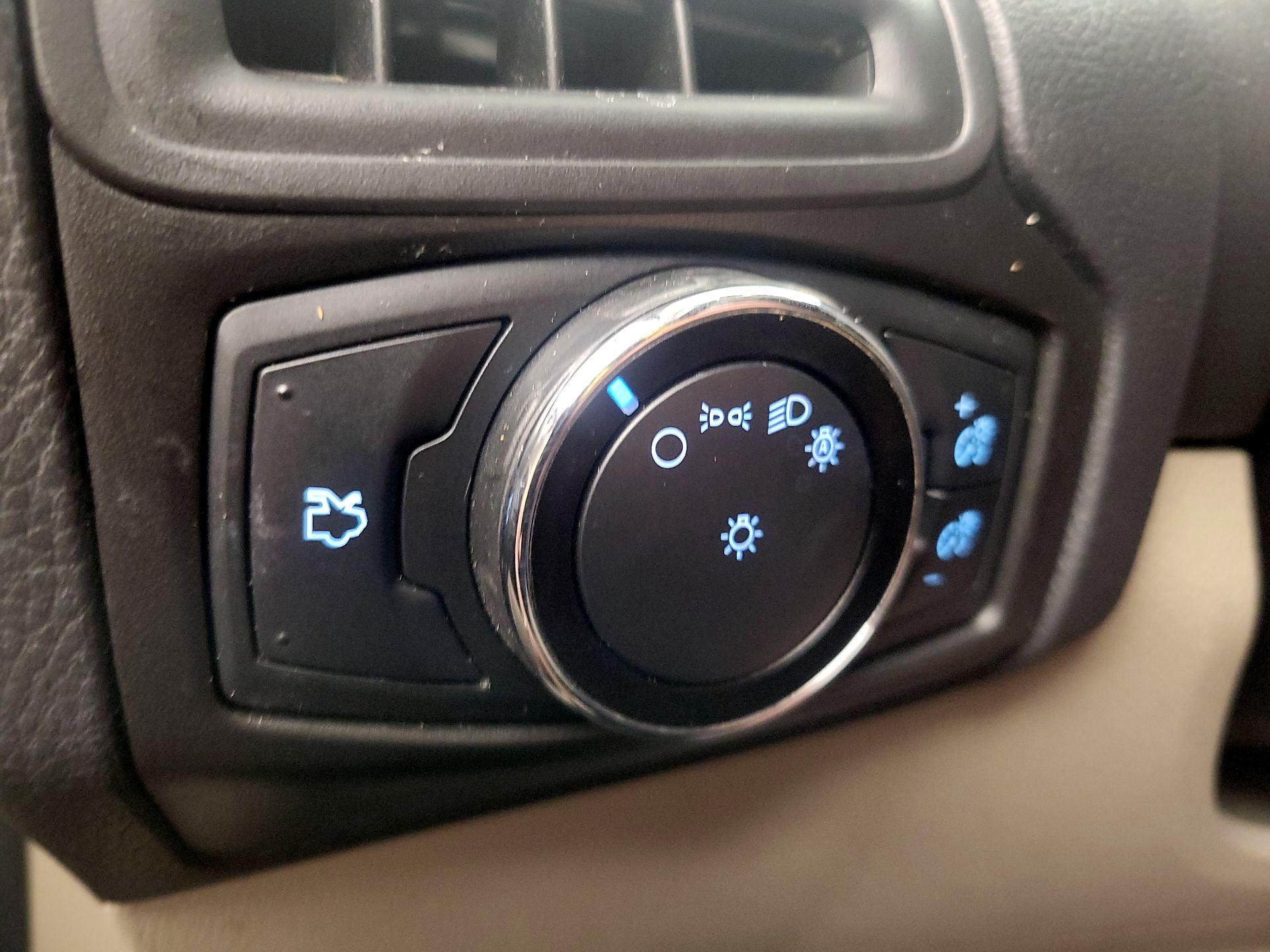 Thumbnail: 2014 Ford Focus - 13