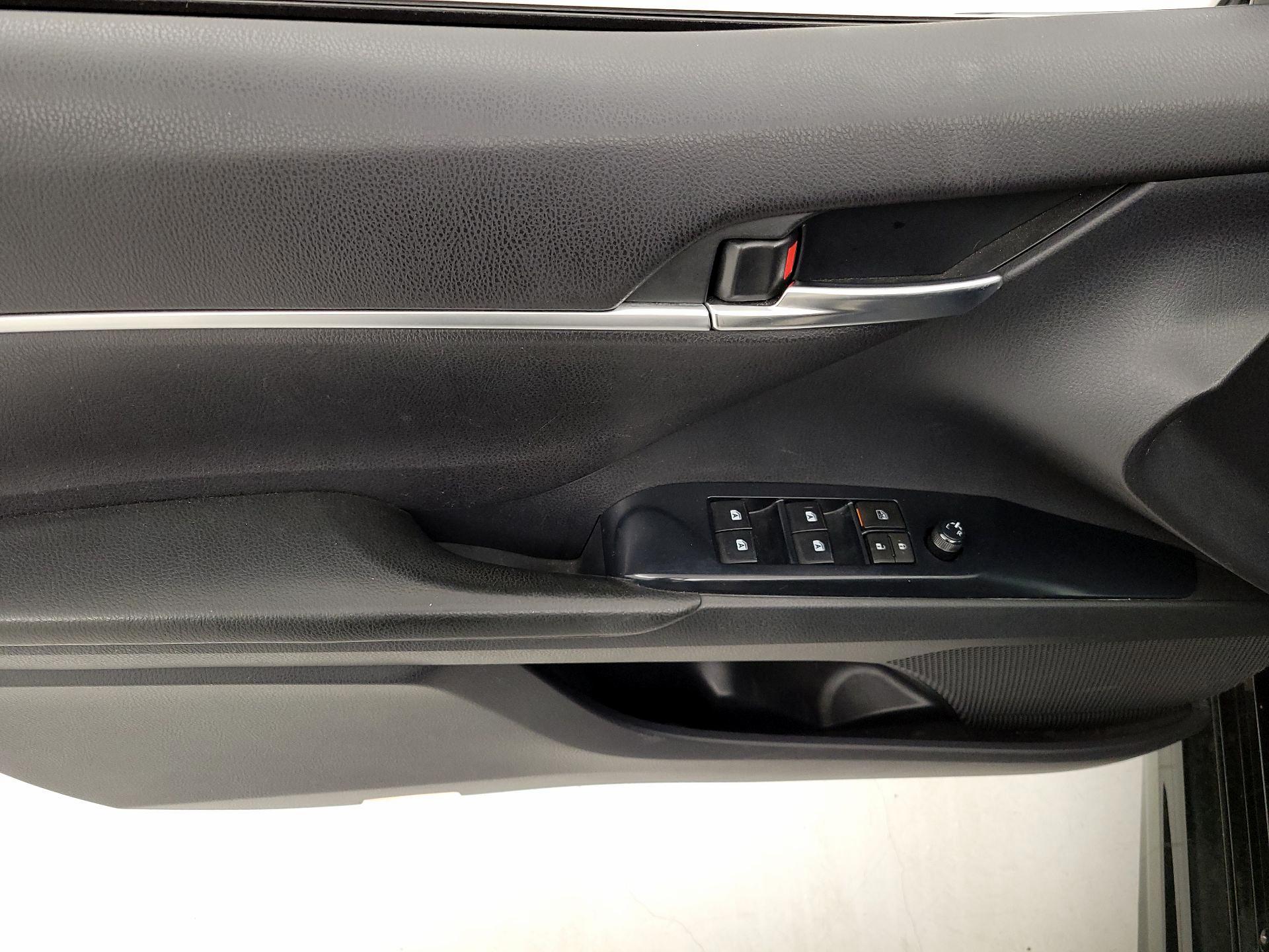 Thumbnail: 2018 Toyota Camry - 12