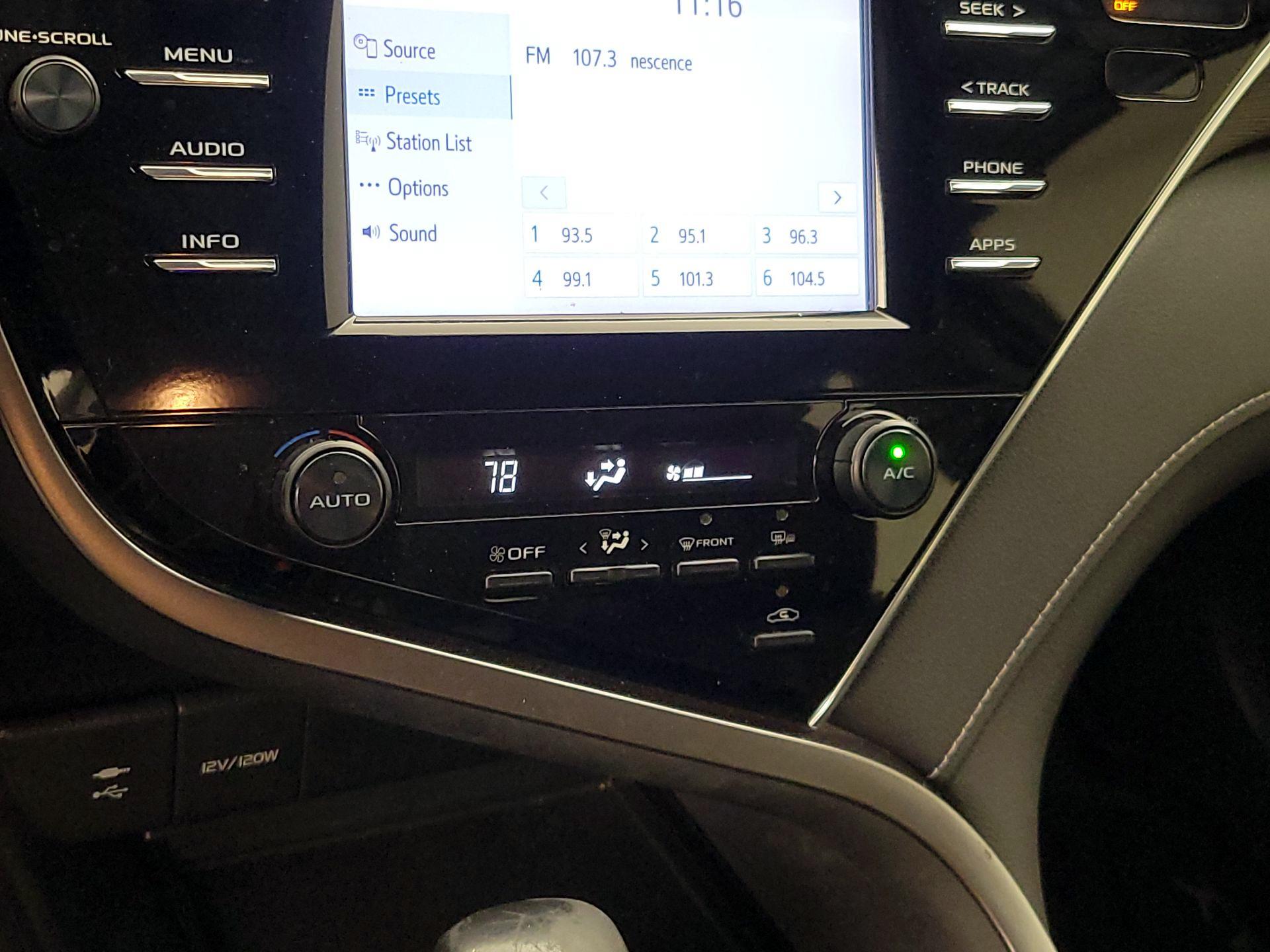 Thumbnail: 2018 Toyota Camry - 16