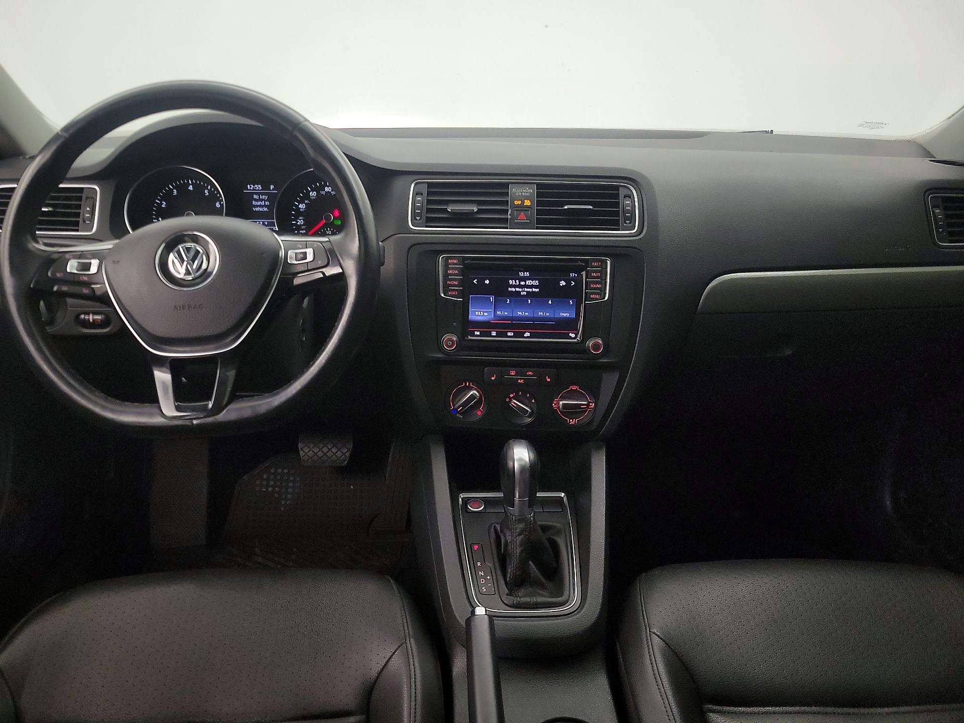 Thumbnail: 2017 Volkswagen Jetta - 9