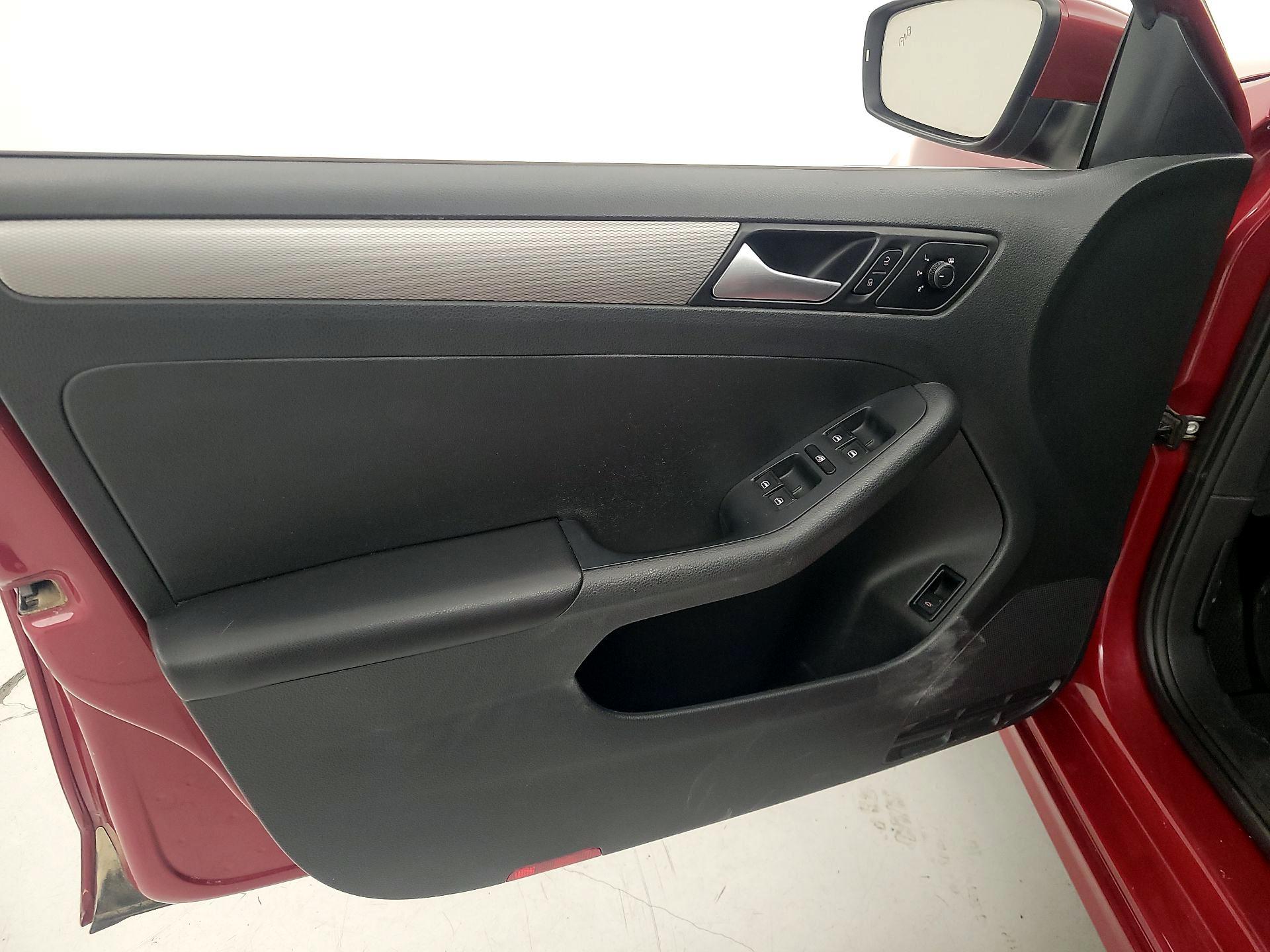 Thumbnail: 2017 Volkswagen Jetta - 12