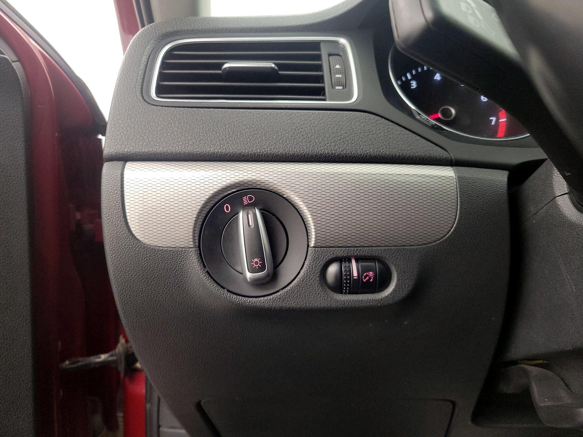 Thumbnail: 2017 Volkswagen Jetta - 13