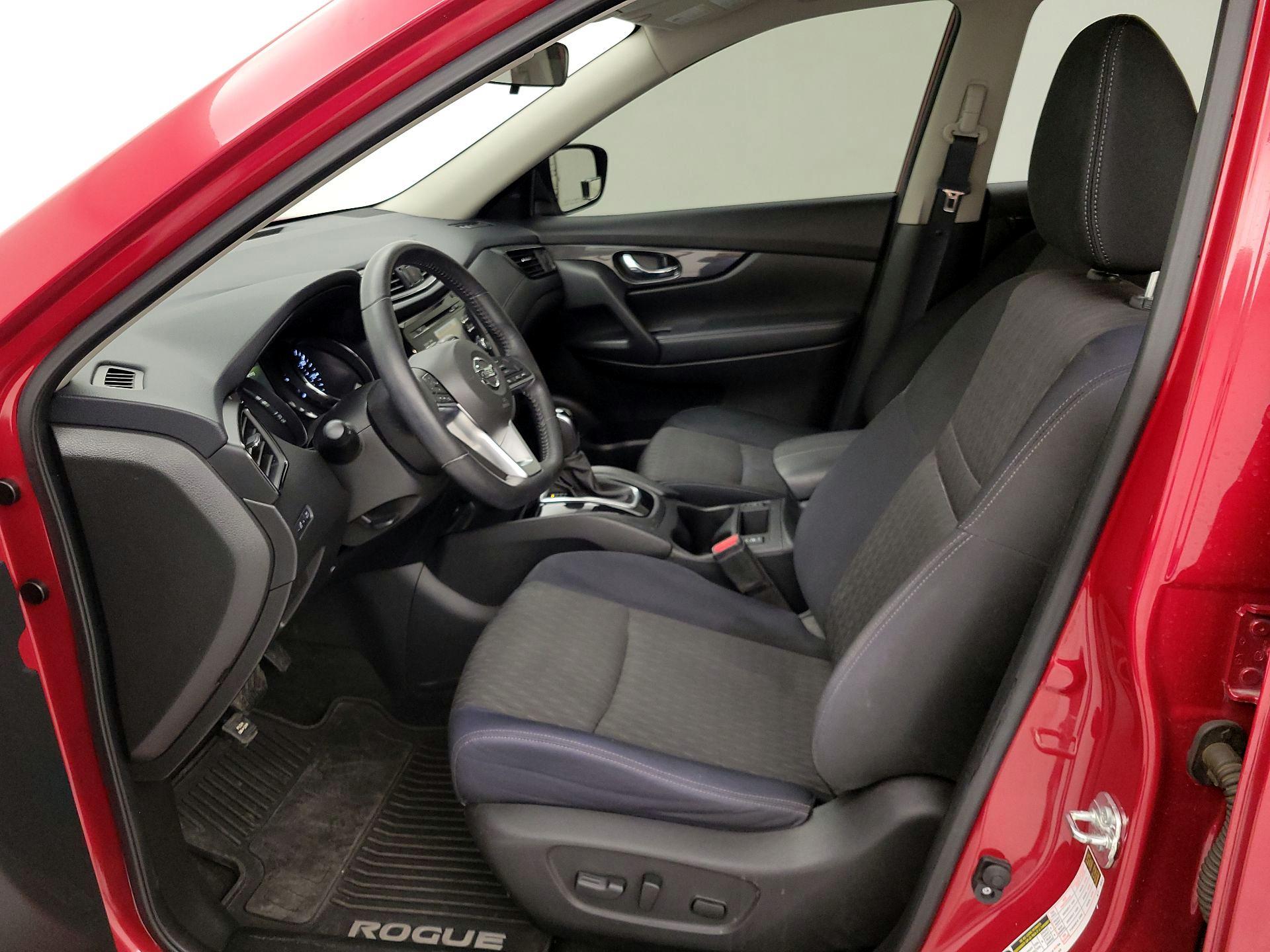 Thumbnail: 2017 Nissan Rogue - 11