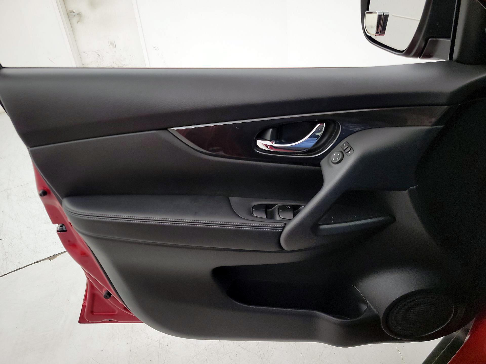 Thumbnail: 2017 Nissan Rogue - 12