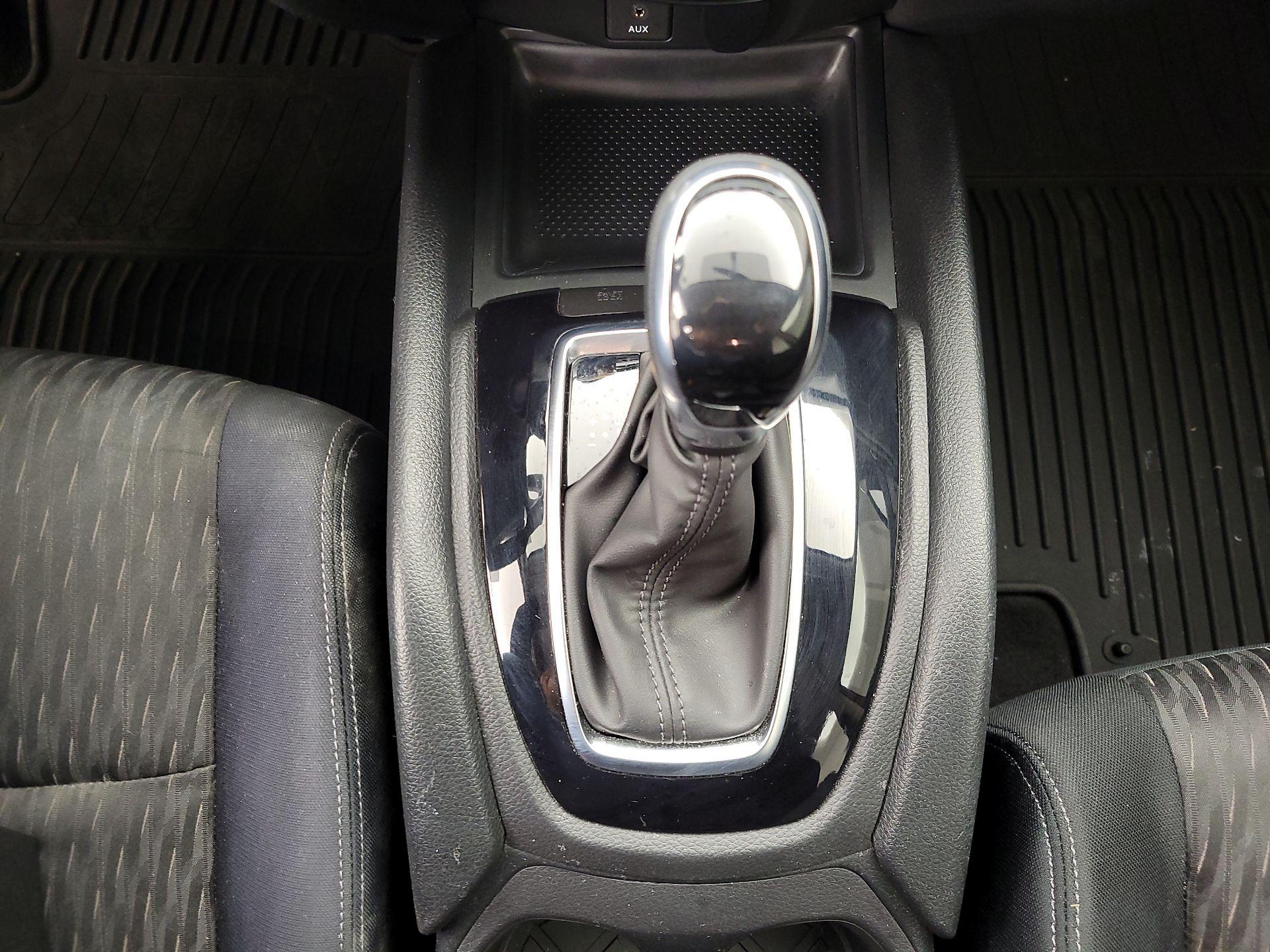 Thumbnail: 2017 Nissan Rogue - 17