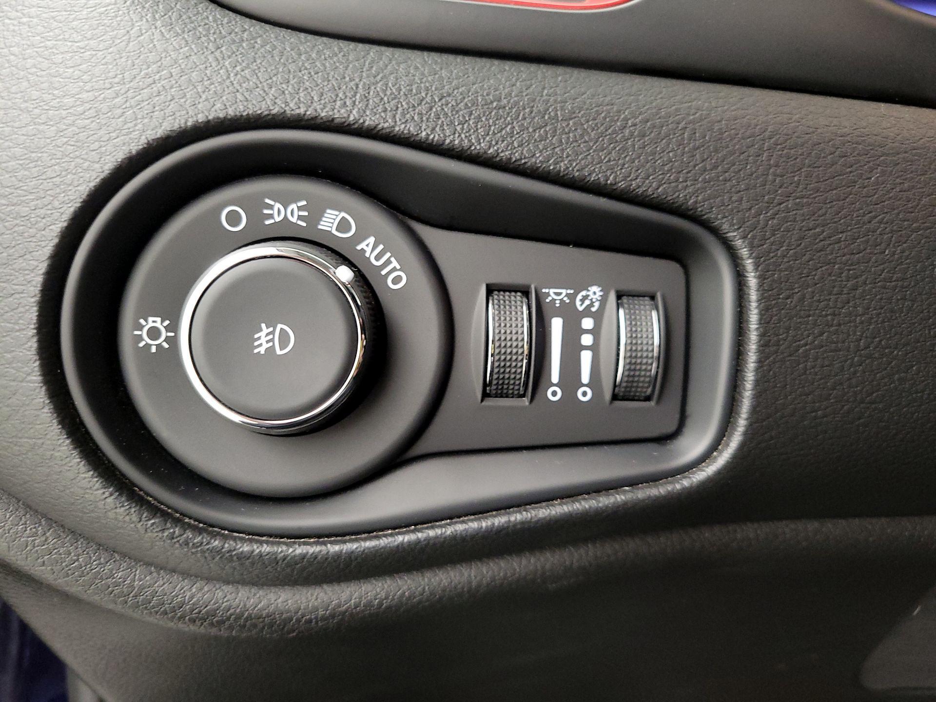 Thumbnail: 2021 Jeep Renegade - 13