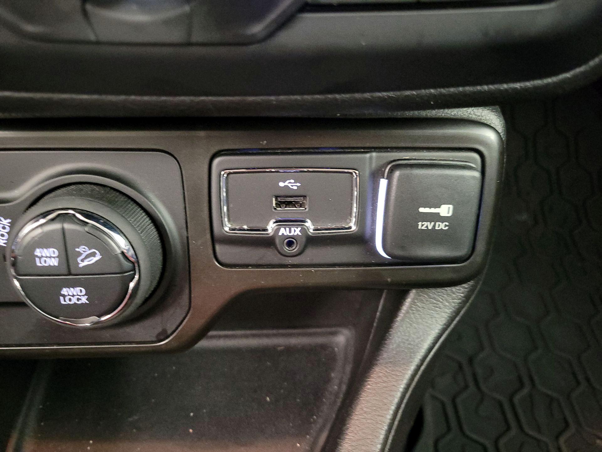 Thumbnail: 2021 Jeep Renegade - 18