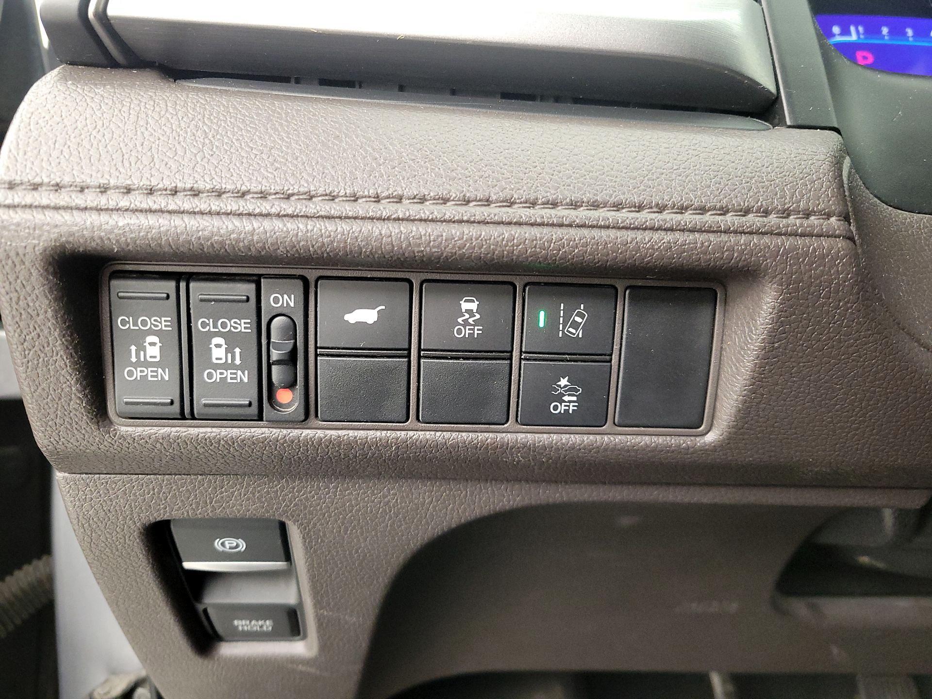 Thumbnail: 2018 Honda Odyssey - 13