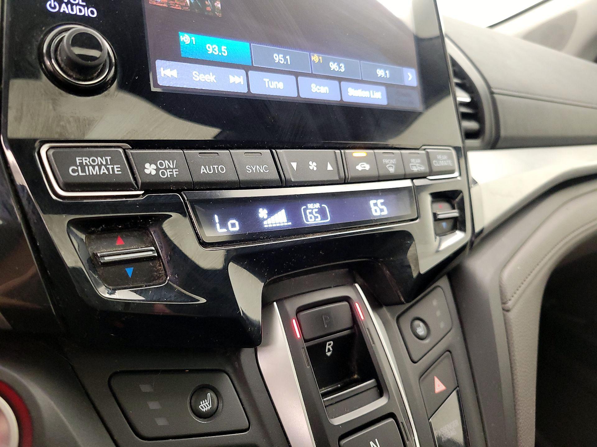 Thumbnail: 2018 Honda Odyssey - 16