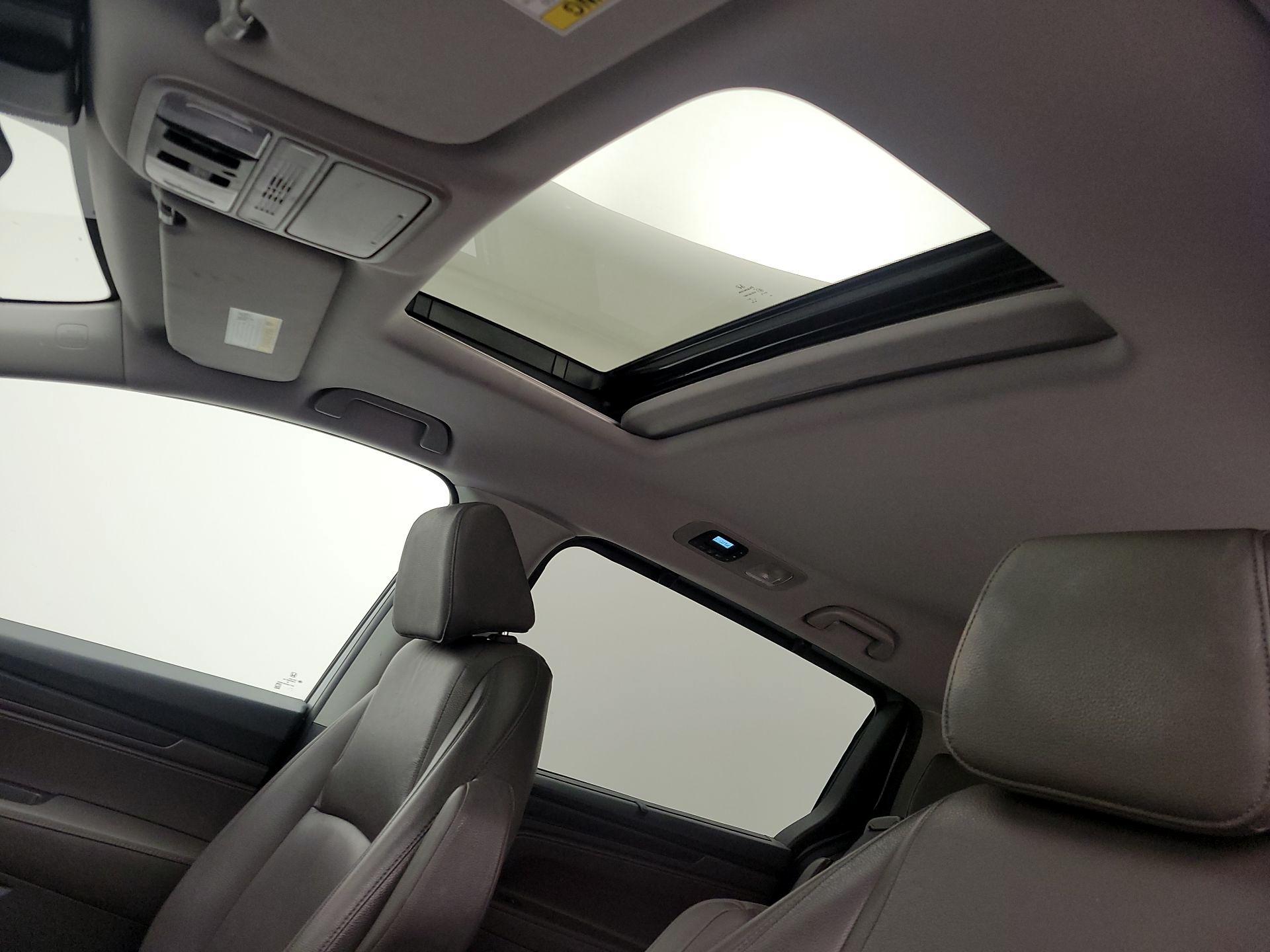 Thumbnail: 2018 Honda Odyssey - 19