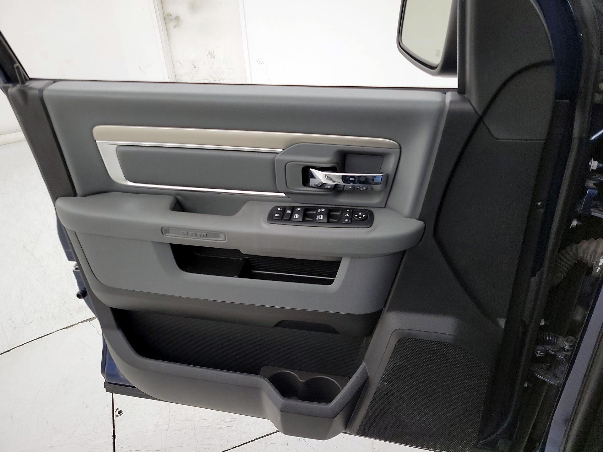 Thumbnail: 2019 RAM 1500 Classic - 12