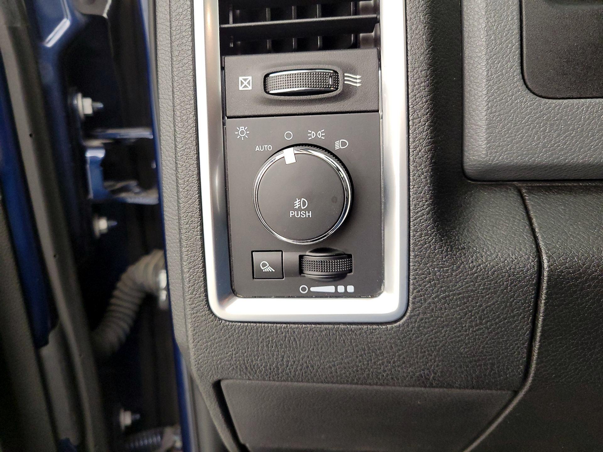 Thumbnail: 2019 RAM 1500 Classic - 13