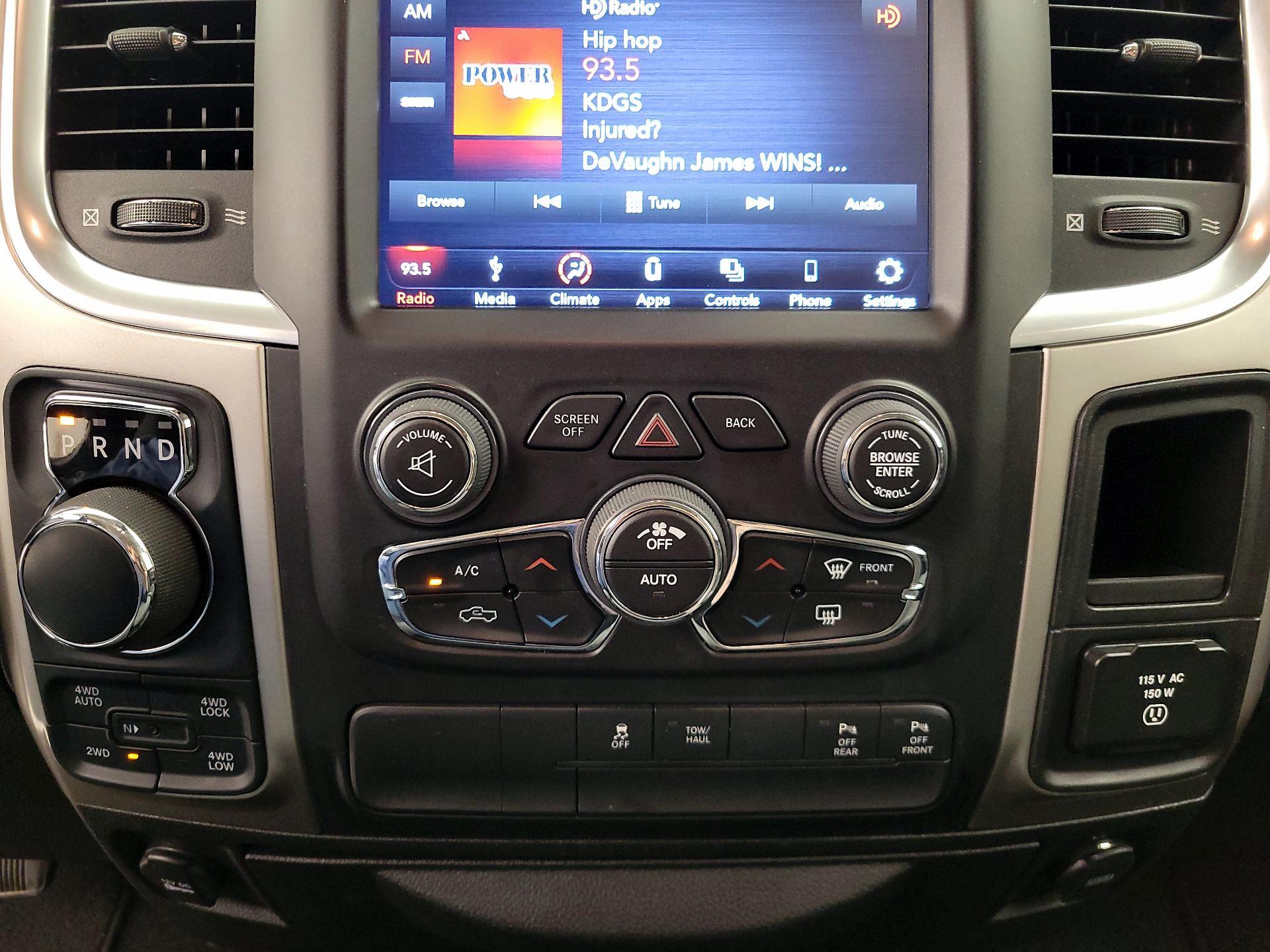 Thumbnail: 2019 RAM 1500 Classic - 16