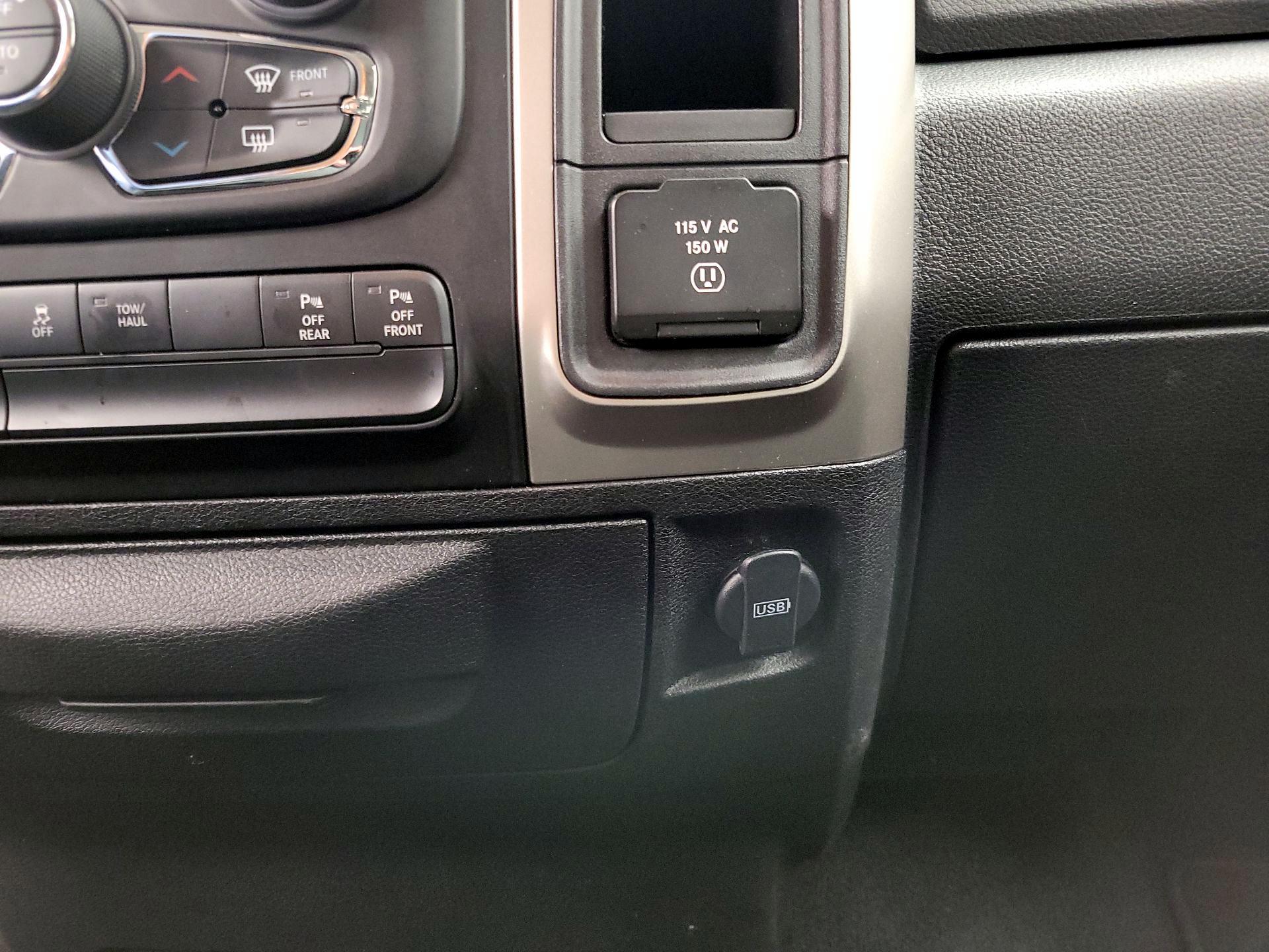 Thumbnail: 2019 RAM 1500 Classic - 18