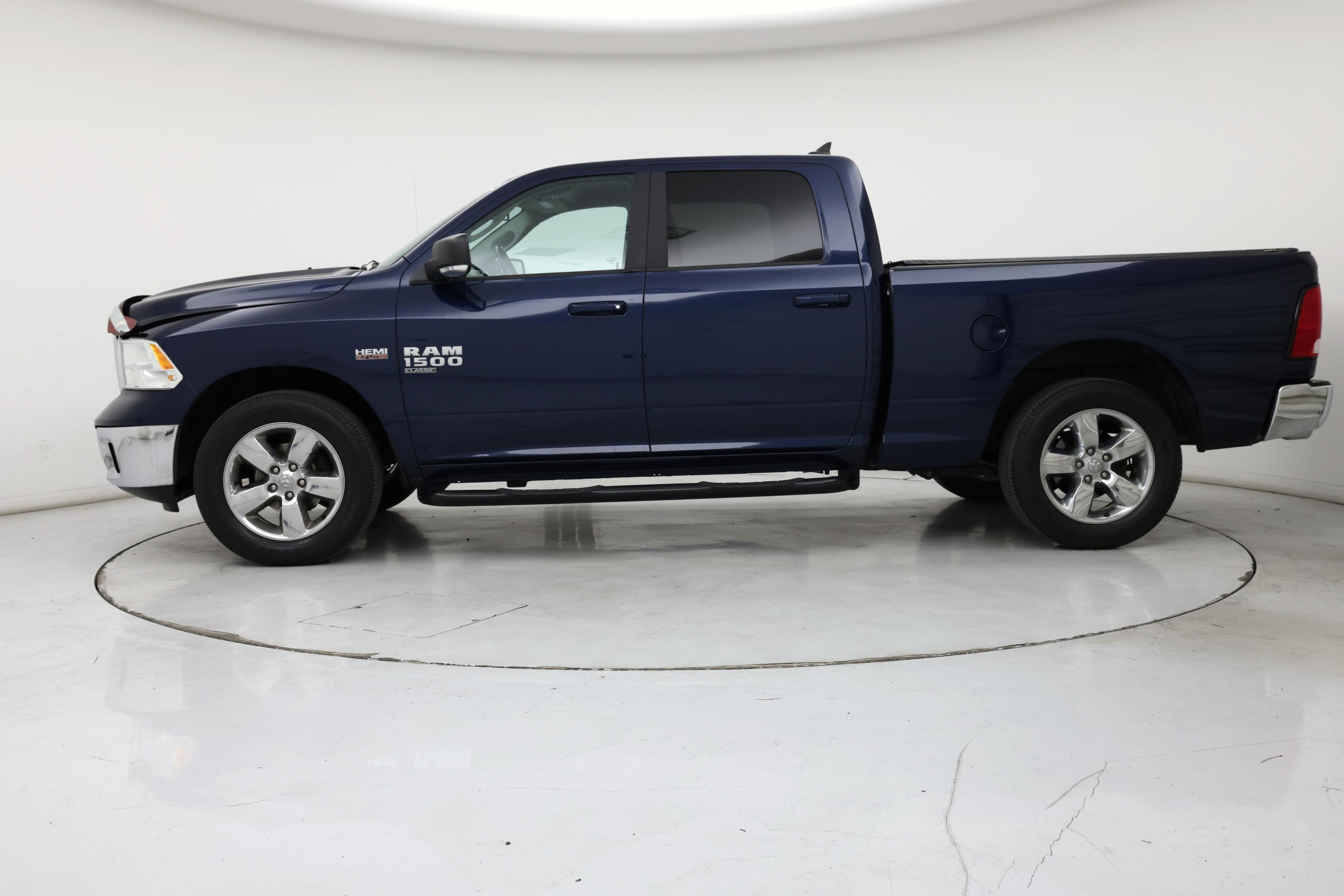 Thumbnail: 2019 RAM 1500 Classic - 3