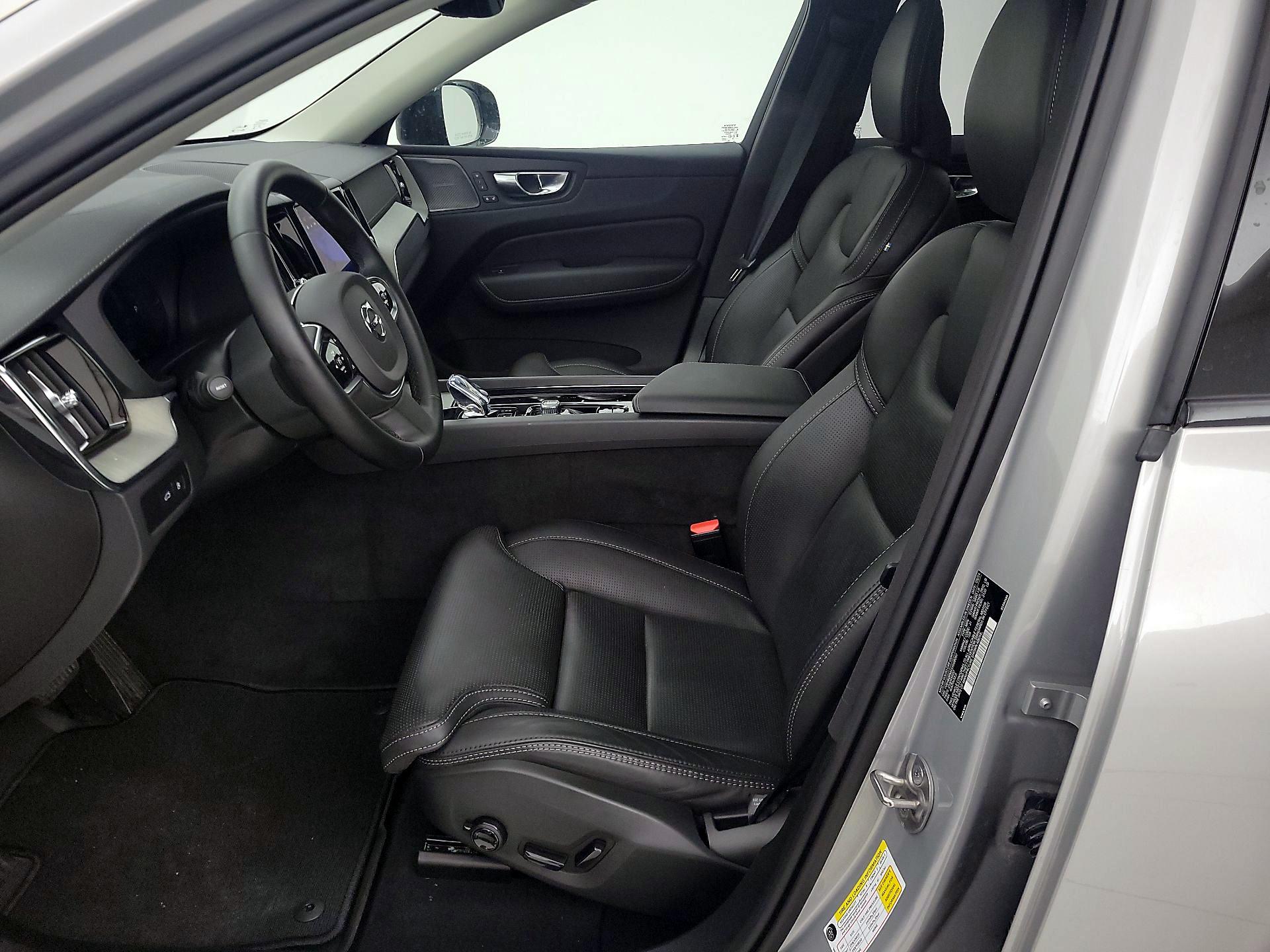 Thumbnail: 2025 Volvo XC60 - 11