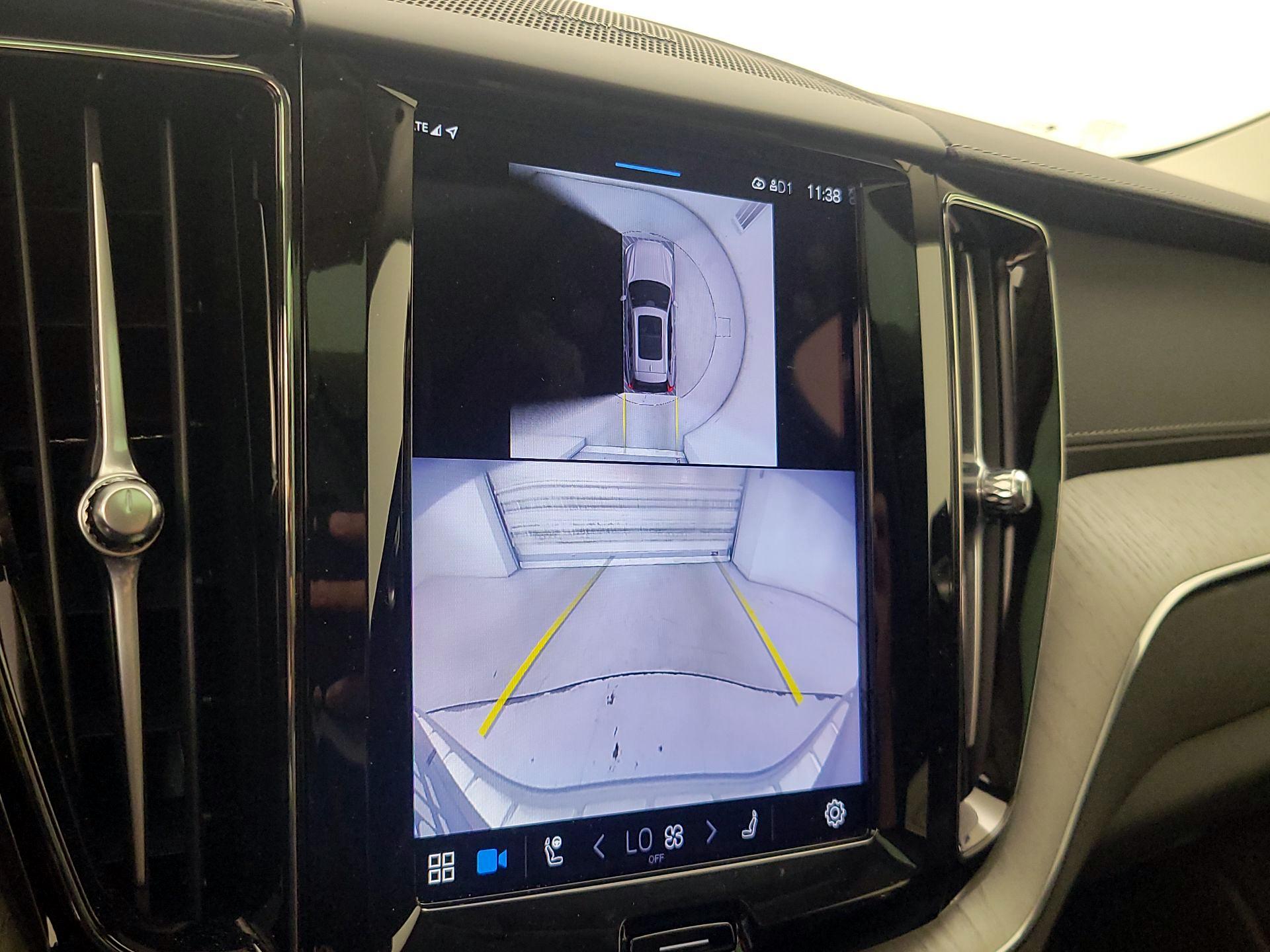 Thumbnail: 2025 Volvo XC60 - 15