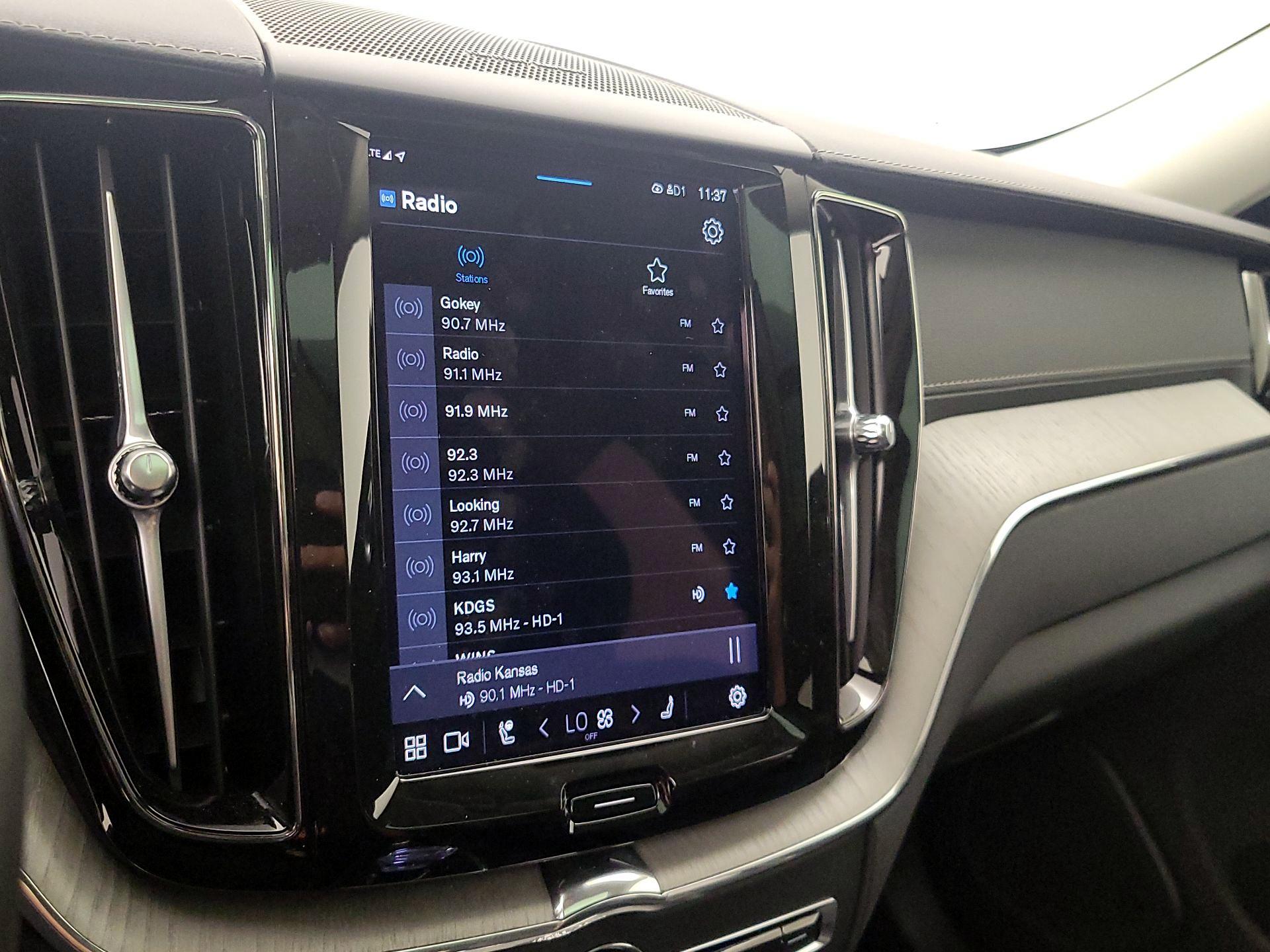 Thumbnail: 2025 Volvo XC60 - 16